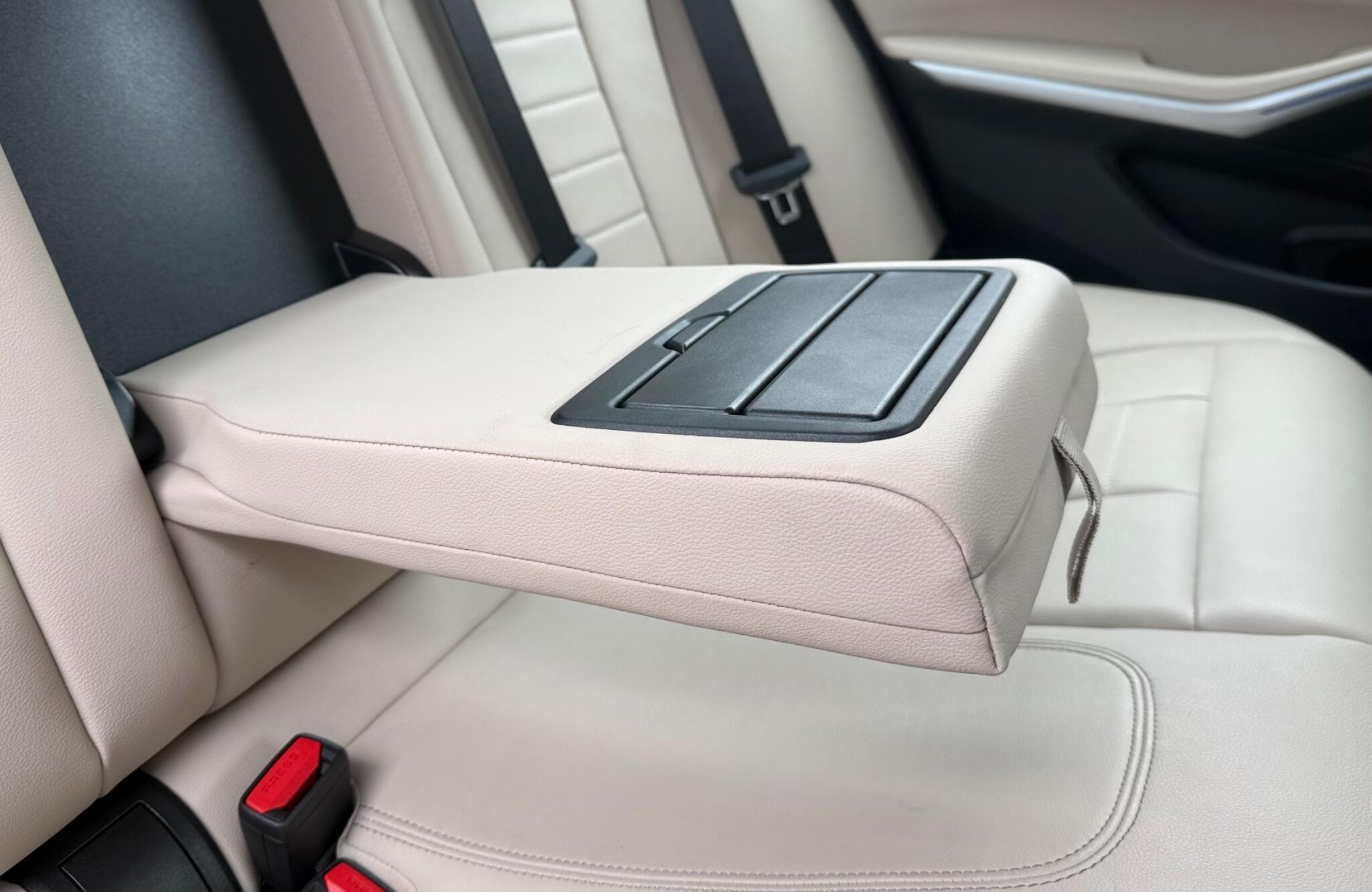 BMW 3 Series view 22