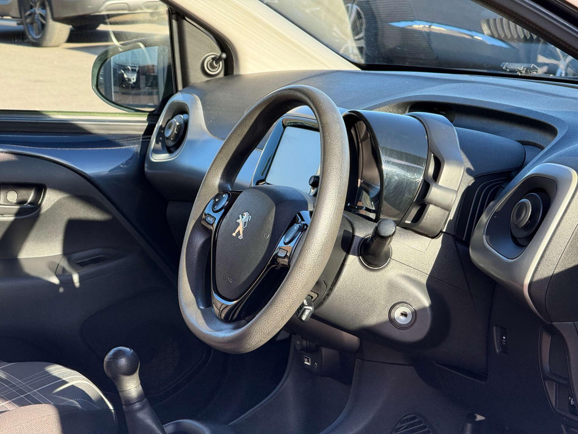 Peugeot 108 view 42