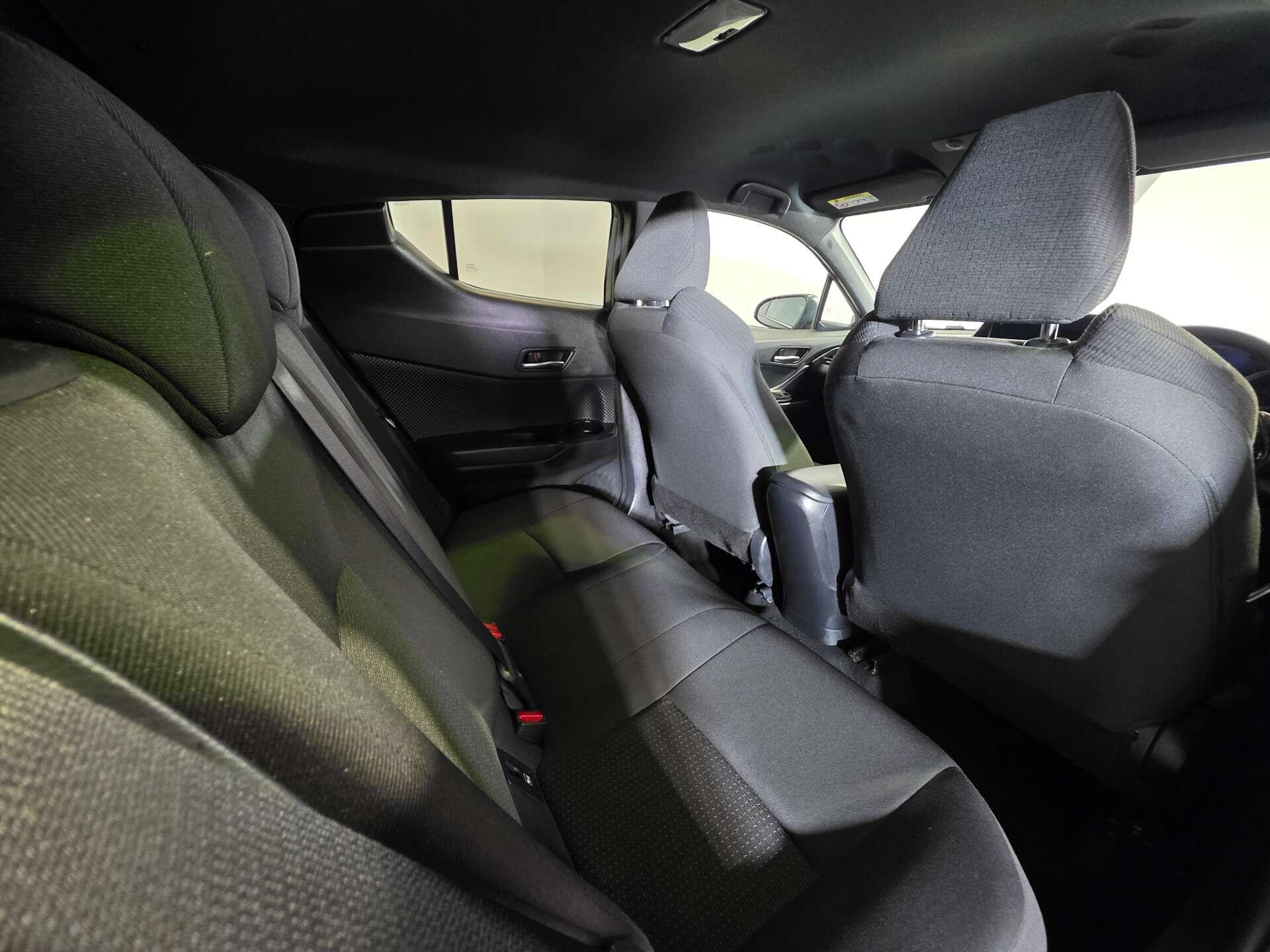 Toyota C-HR view 37
