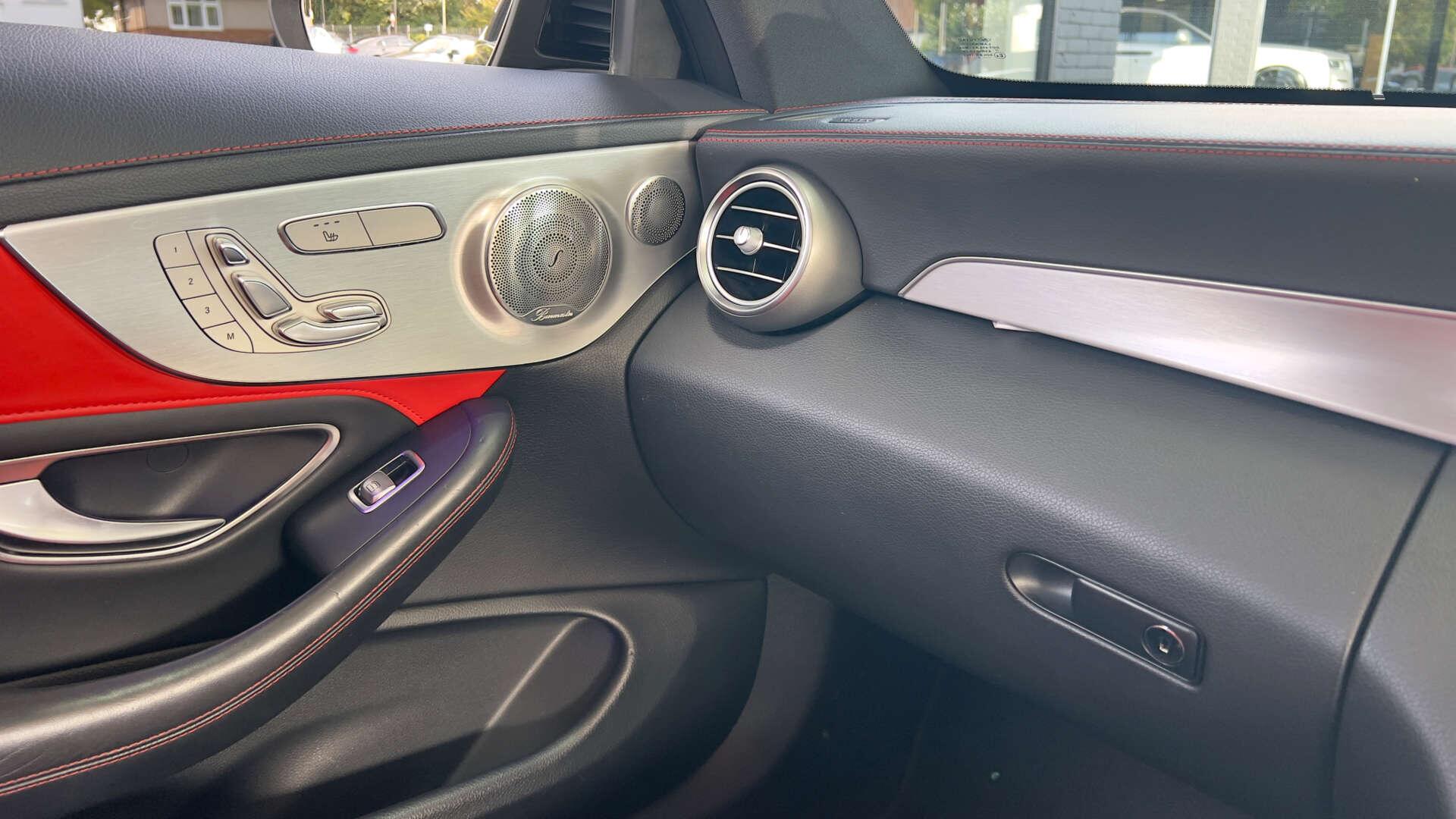 Mercedes-Benz C-Class view 25