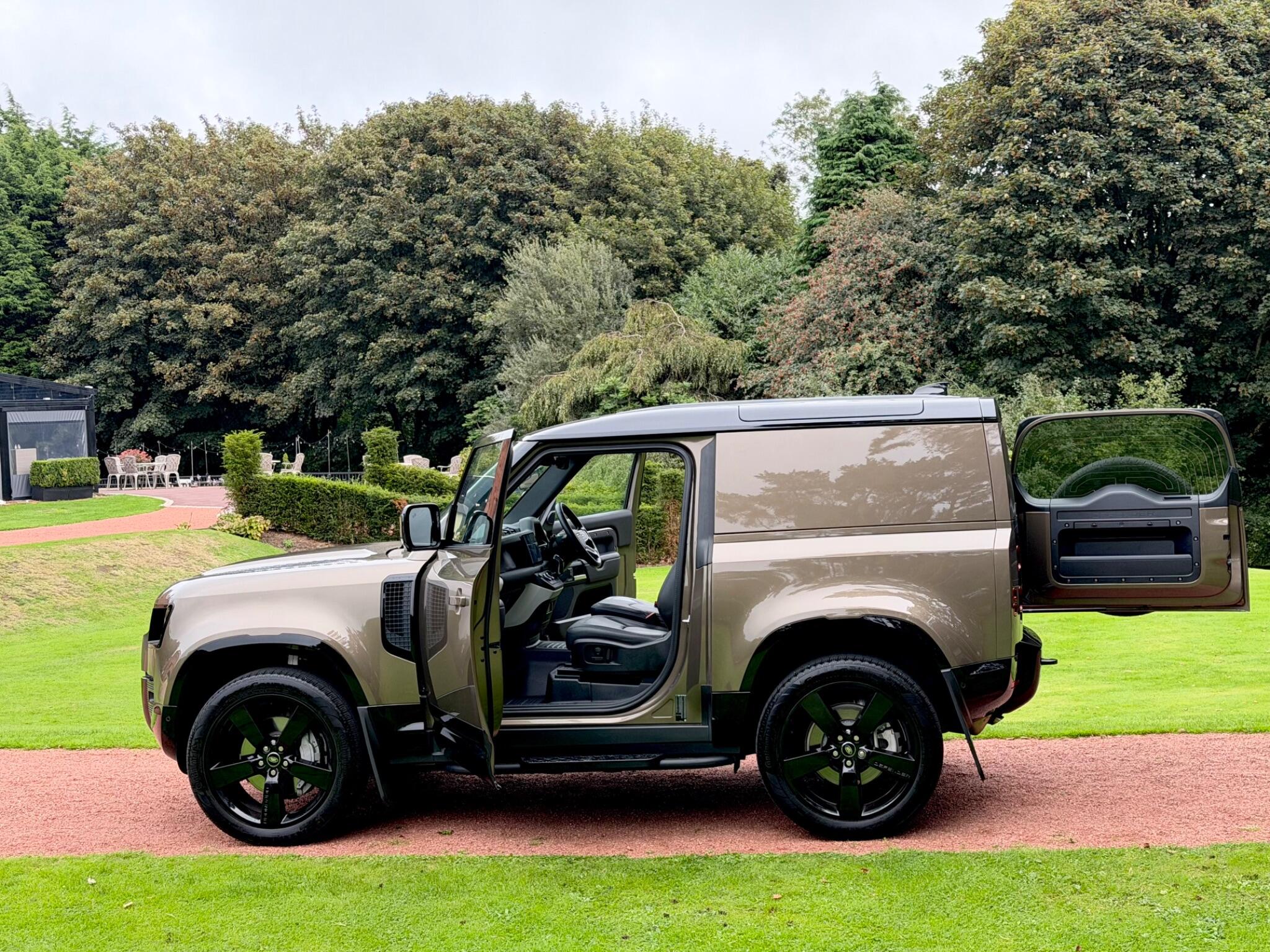 Land Rover Defender view 15