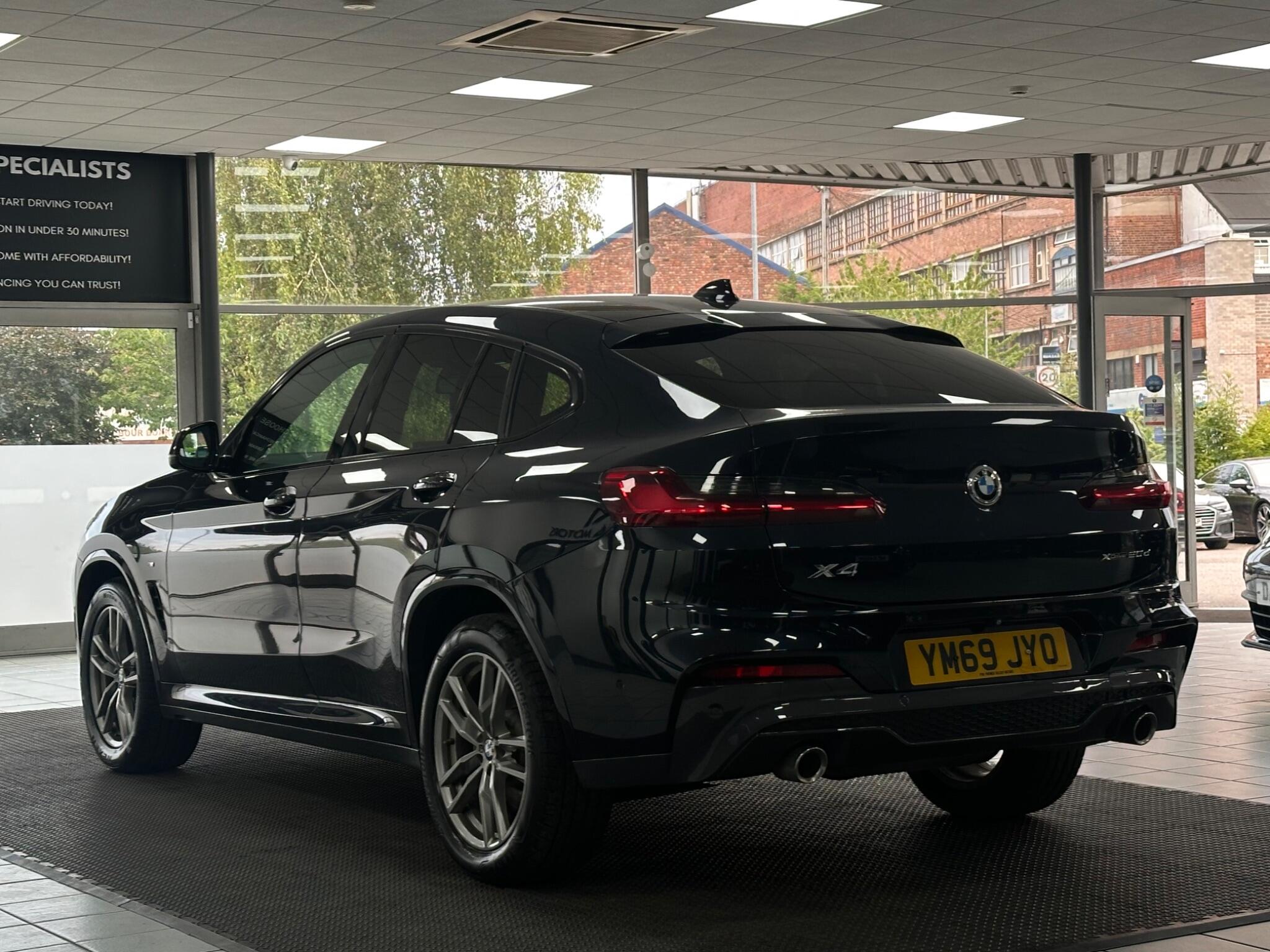 BMW X4 view 10