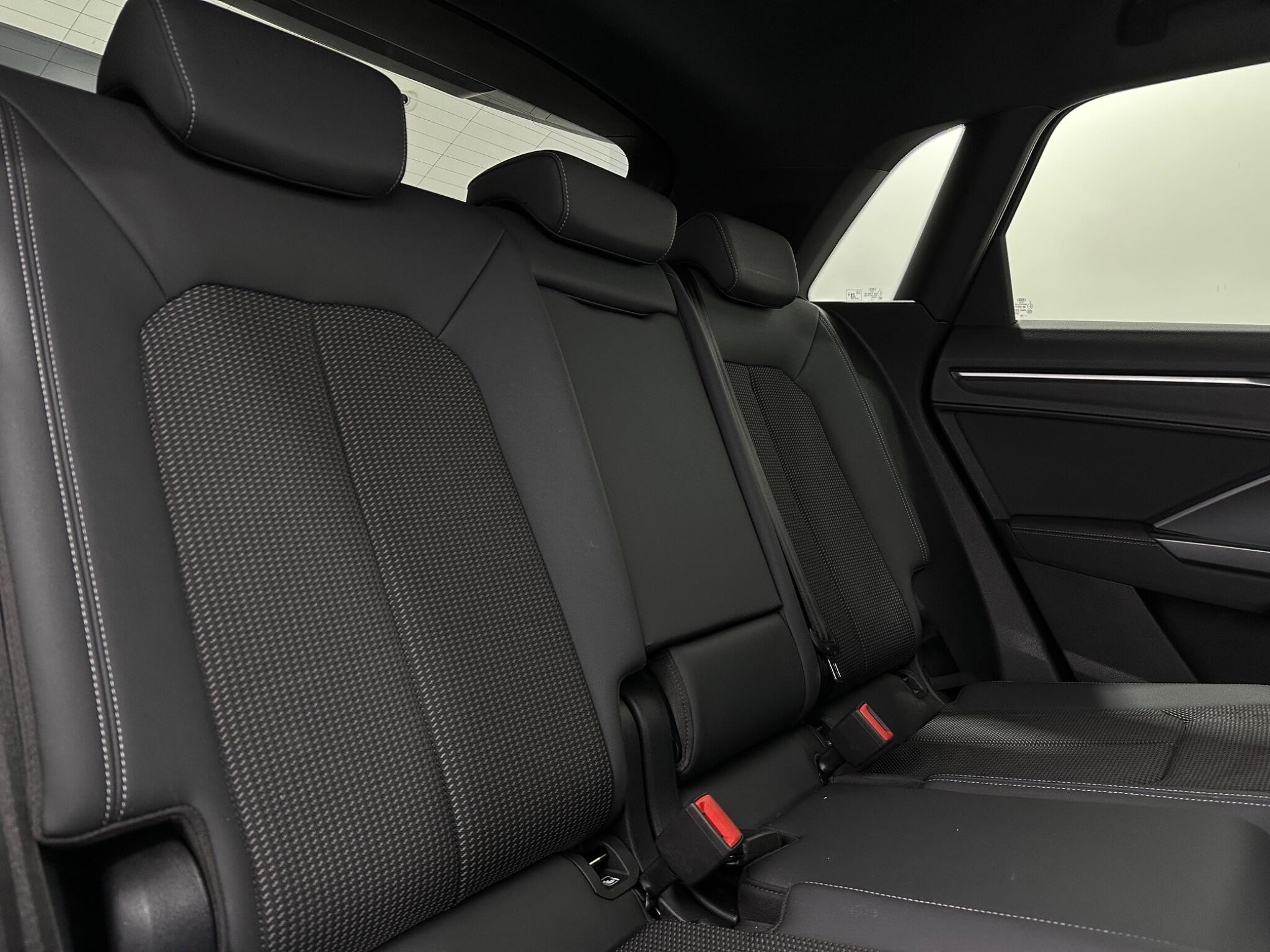 Audi Q3 view 41
