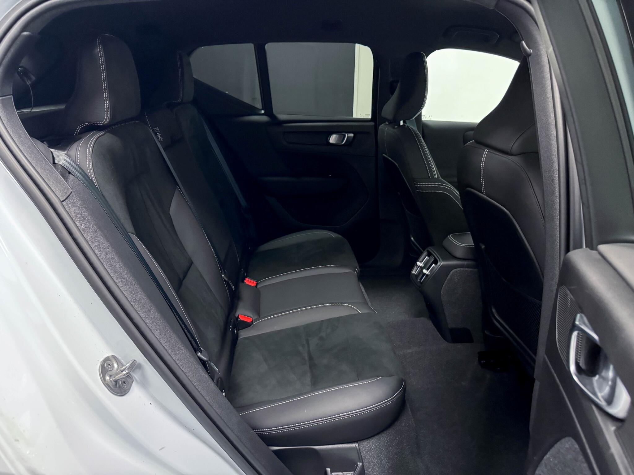 Volvo XC40 view 28
