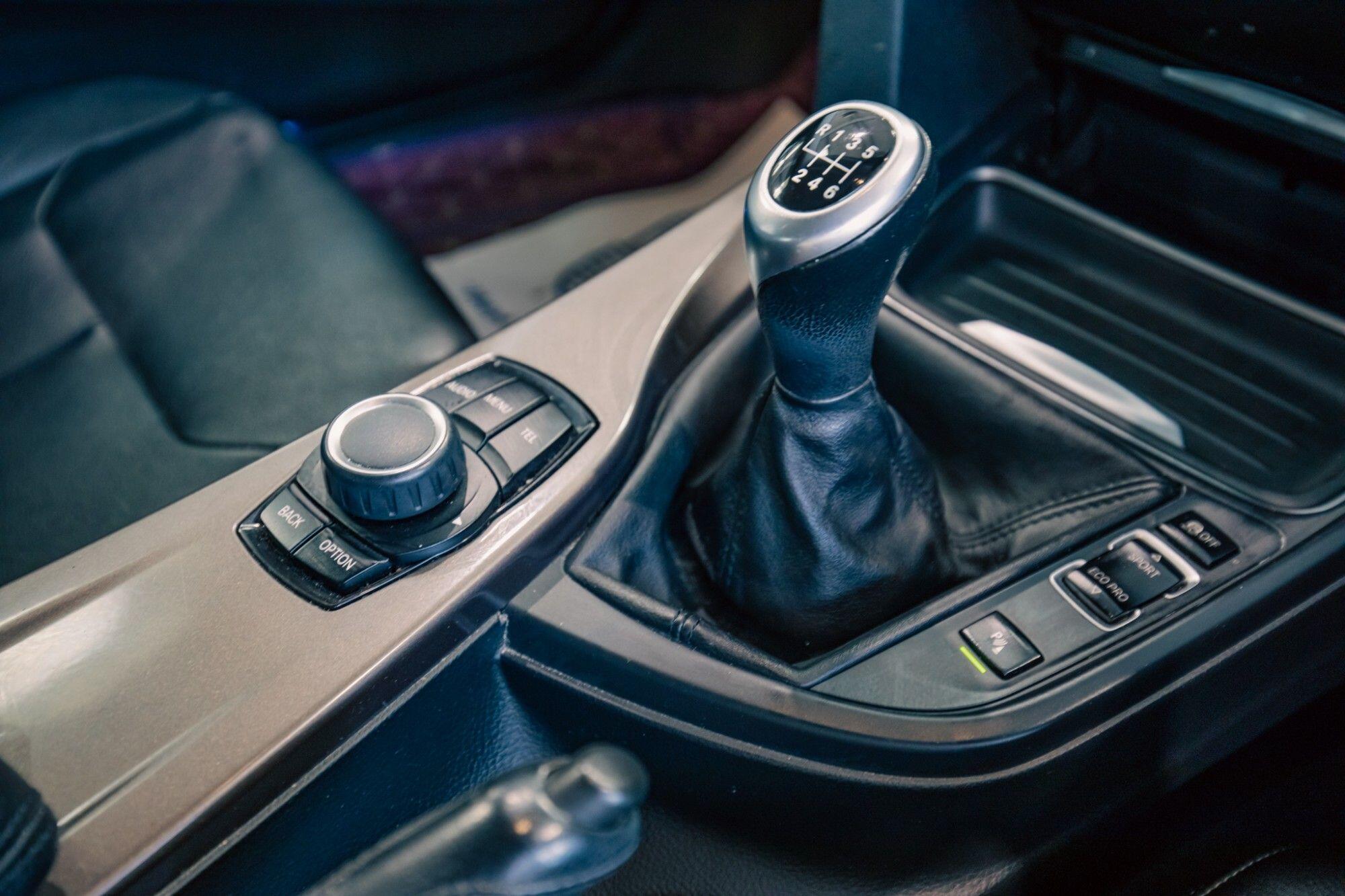 BMW 3 Series view 18