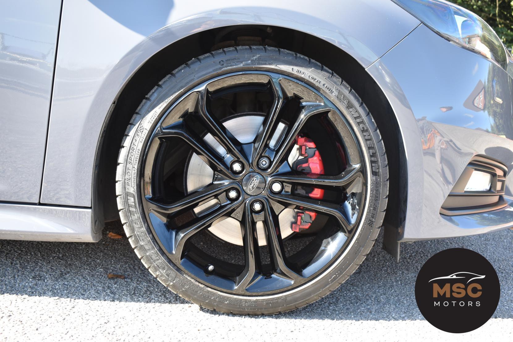 Ford Focus view 26