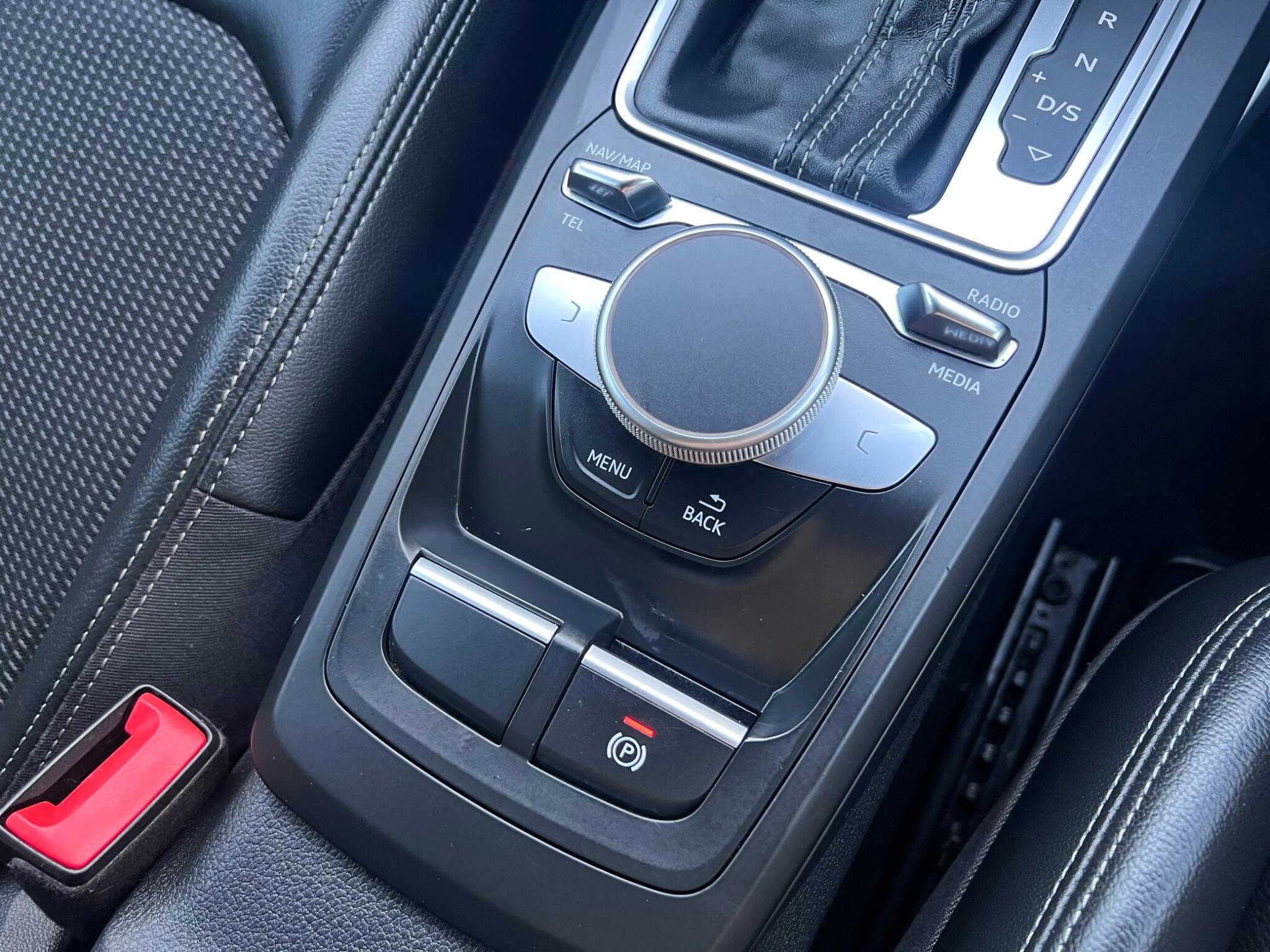 Audi Q2 view 30