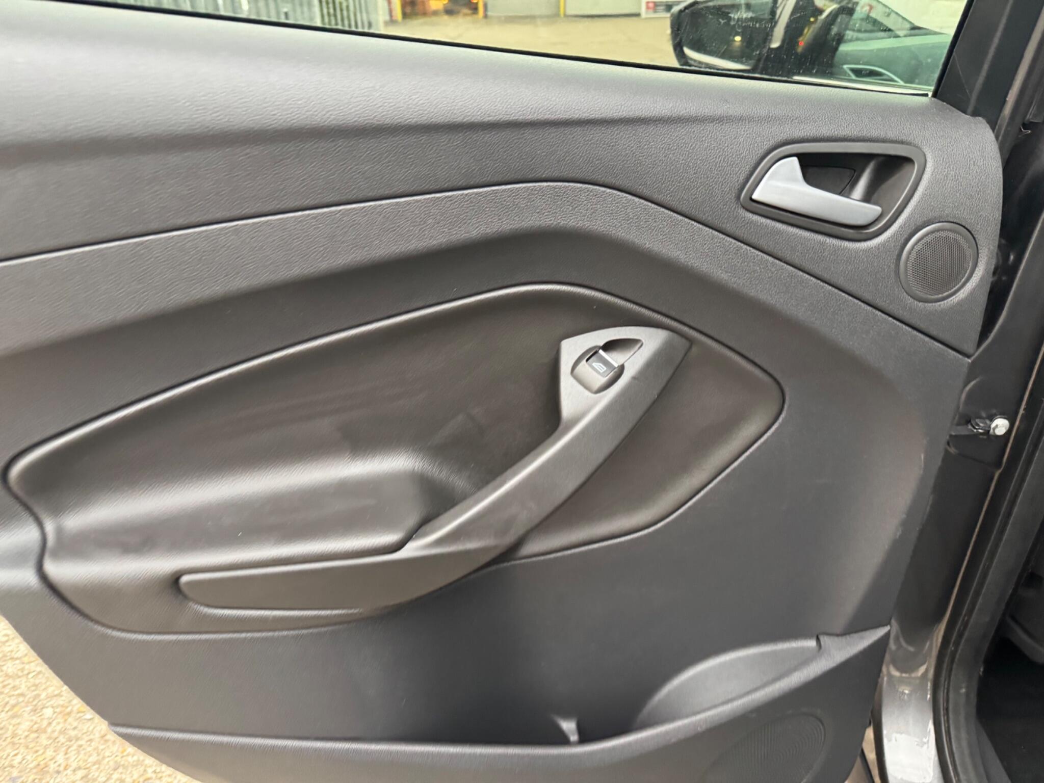 Ford Kuga view 40