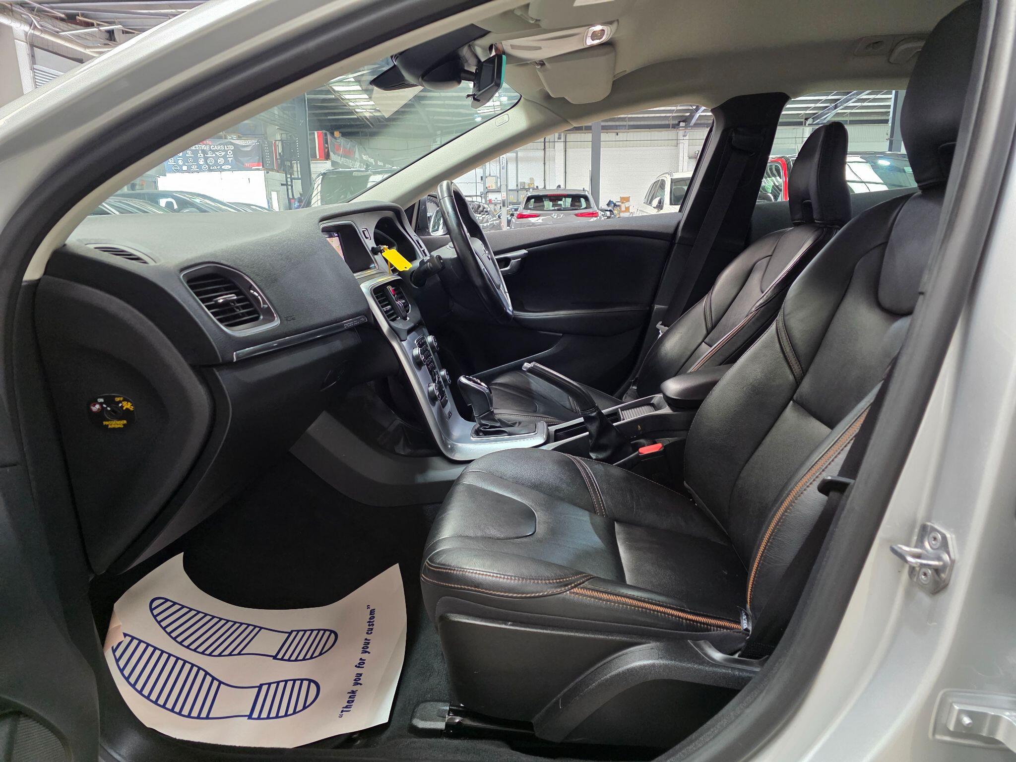 Volvo V40 Cross Country view 23