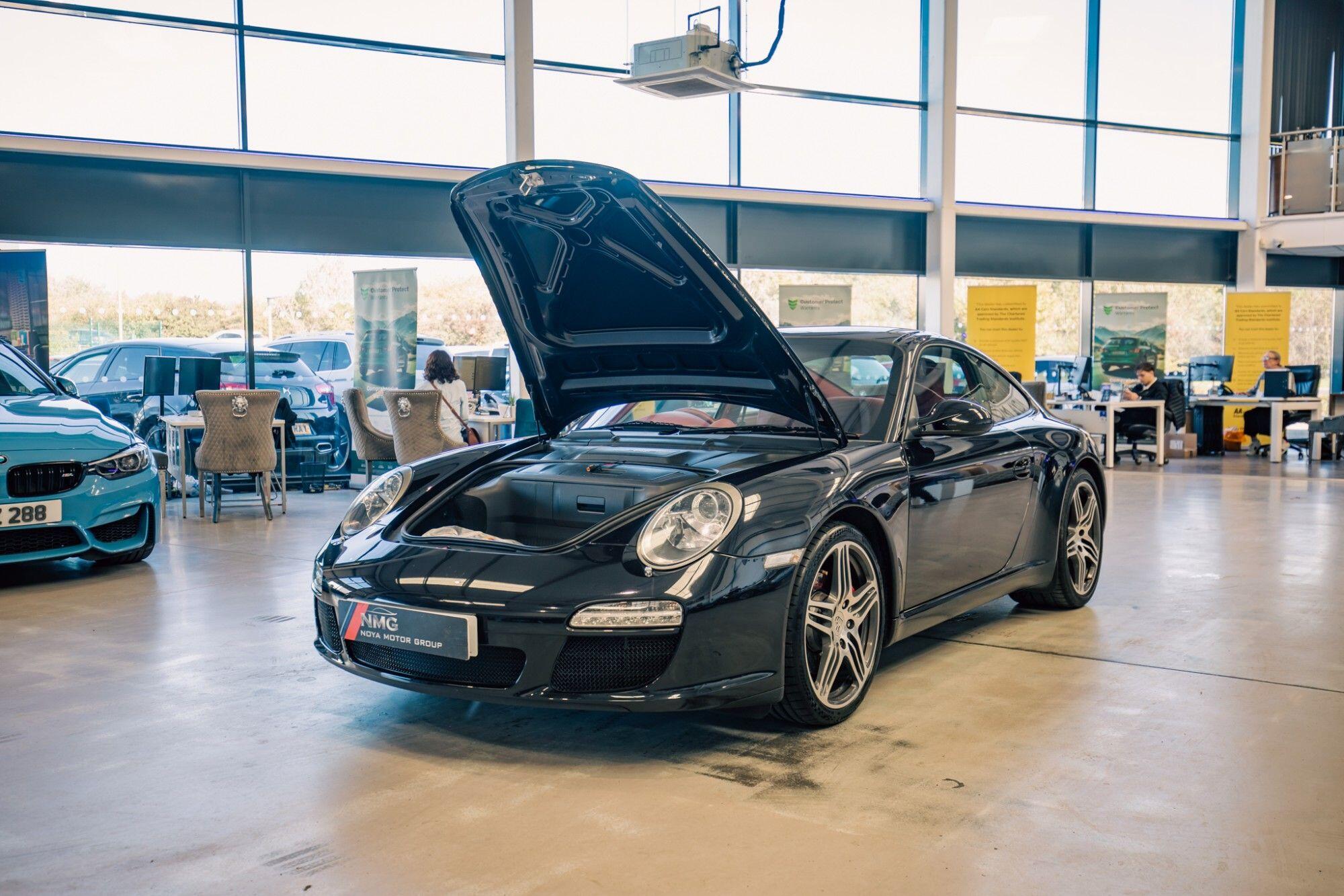 Porsche 911 view 39