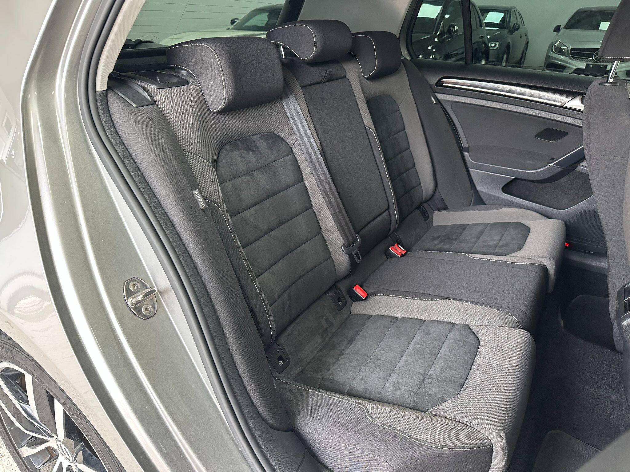 2014 Volkswagen Golf image 30