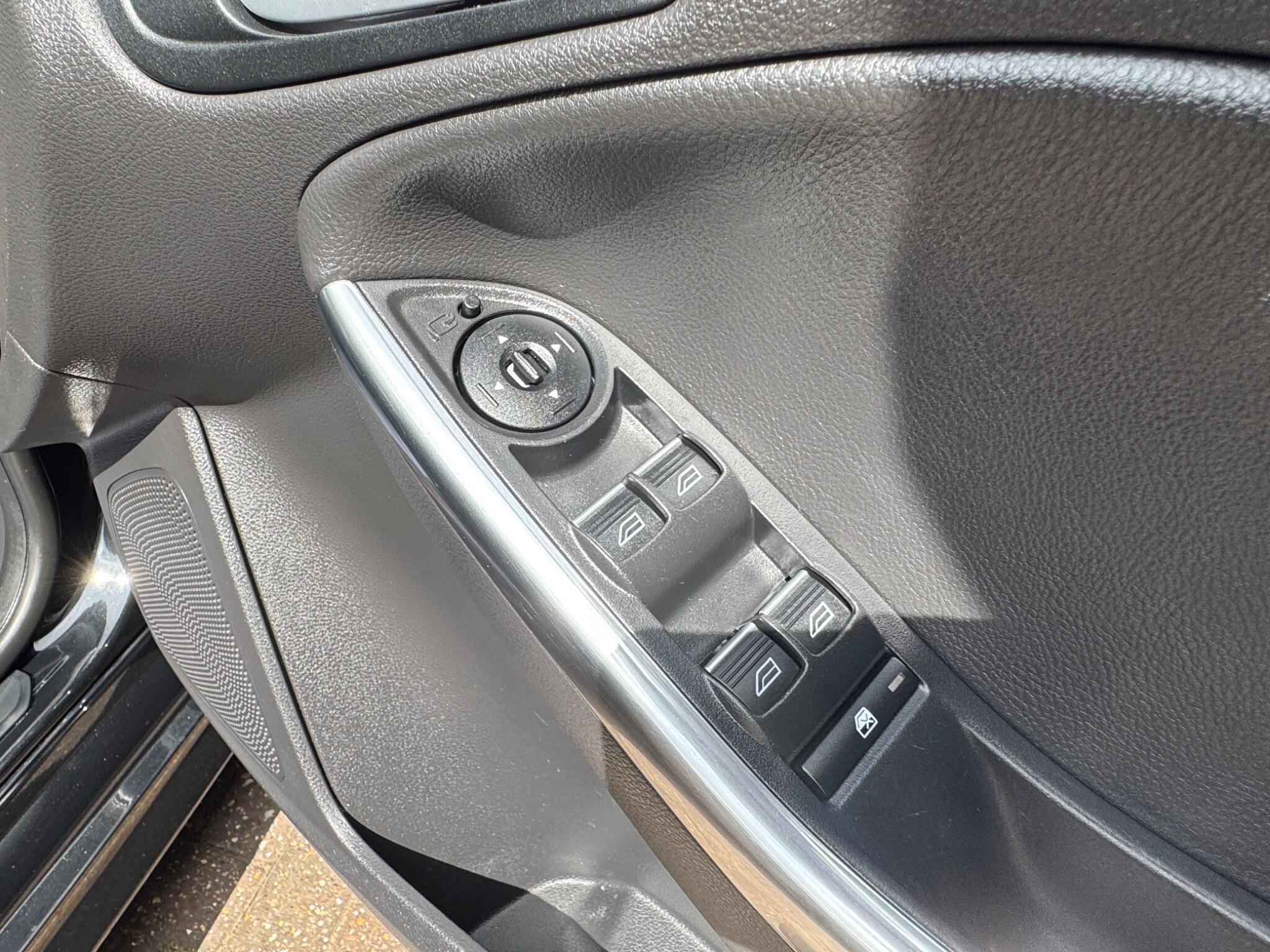 Ford Focus view 14