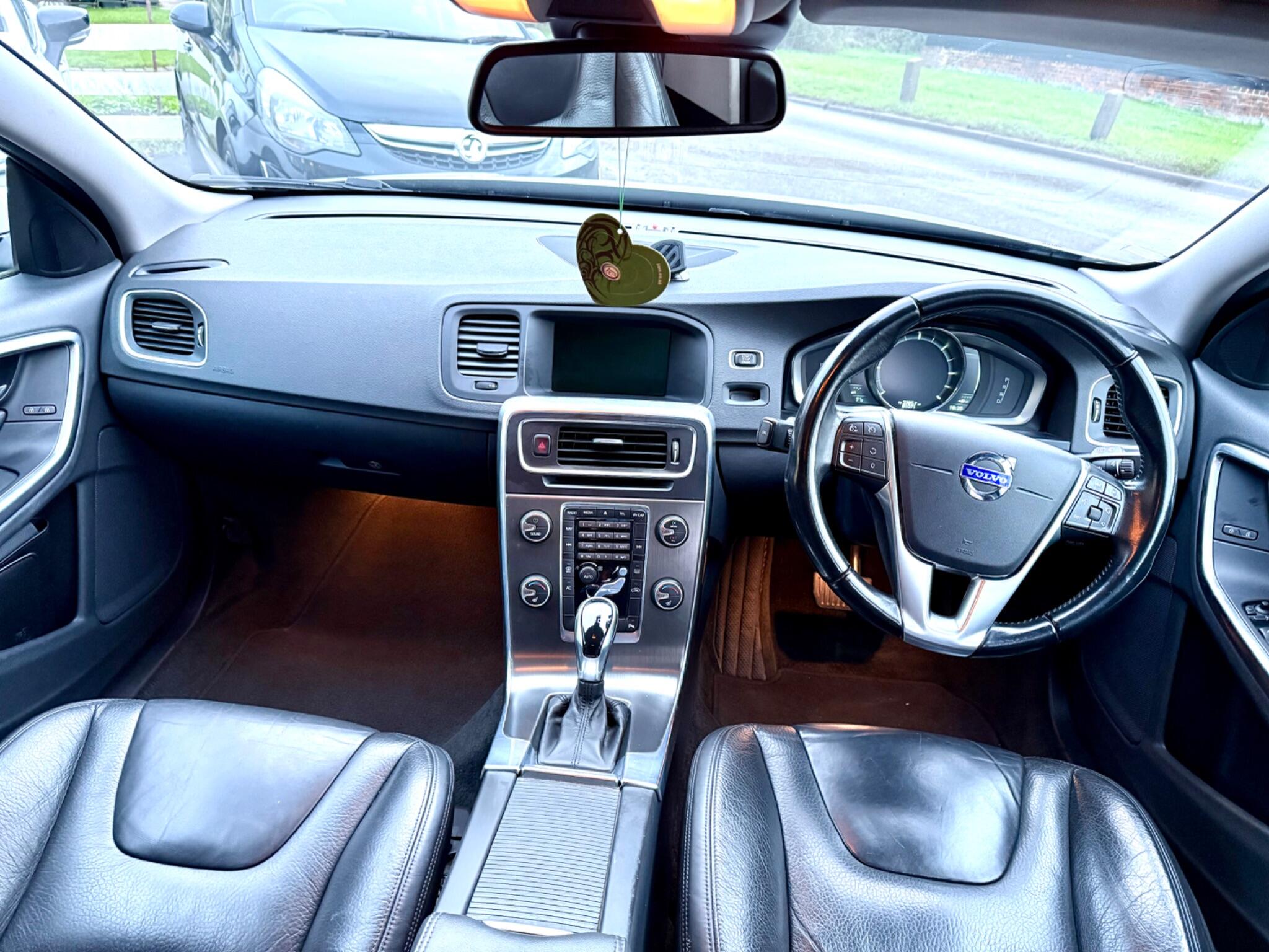 2014 Volvo V60 2.0 D3 SE Lux Nav Geartronic Euro 5 (s/s) 5dr • 81,071 miles image 15