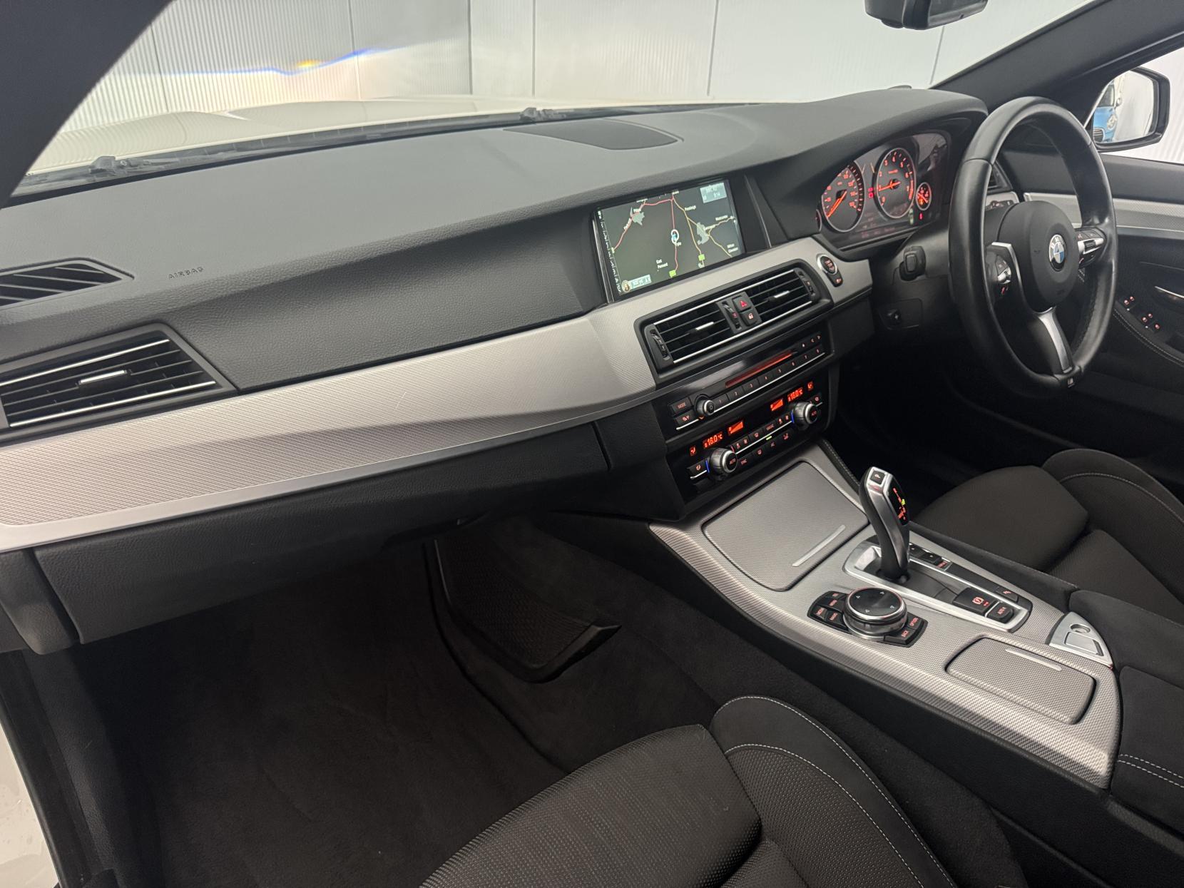 BMW 5 Series view 56