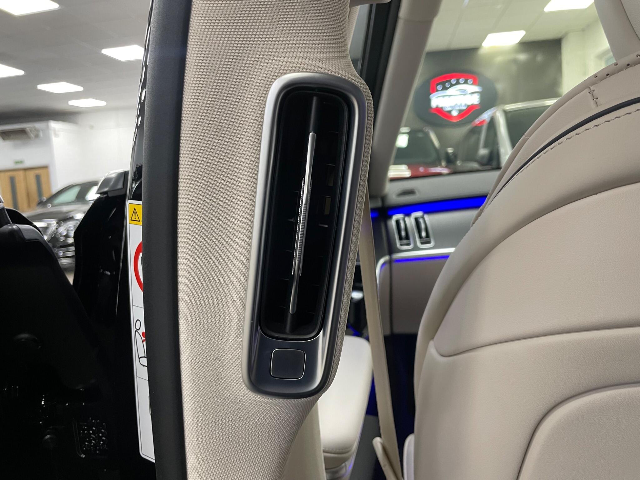 Mercedes-Benz S-Class view 24