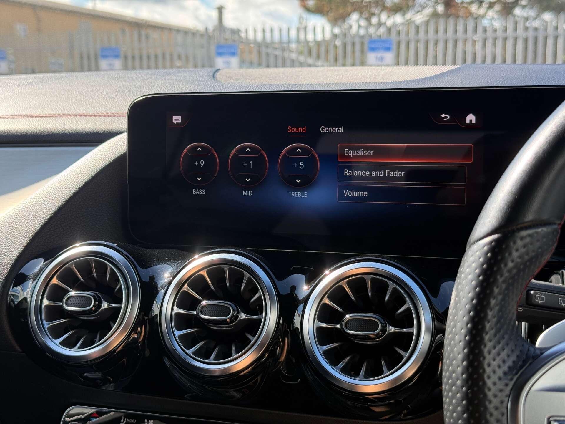 Mercedes-Benz EQA view 67
