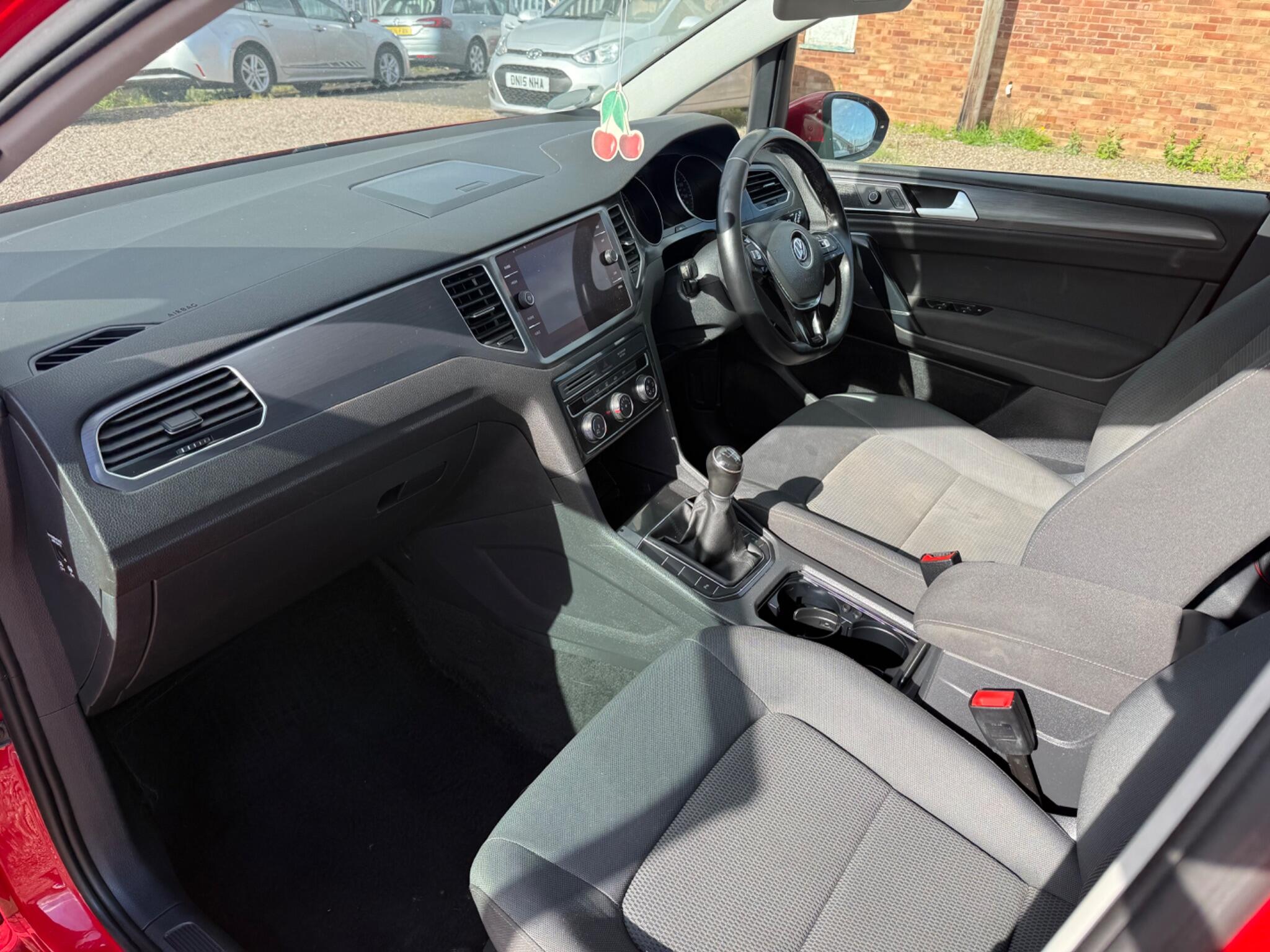 Volkswagen Golf Sportsvan view 19