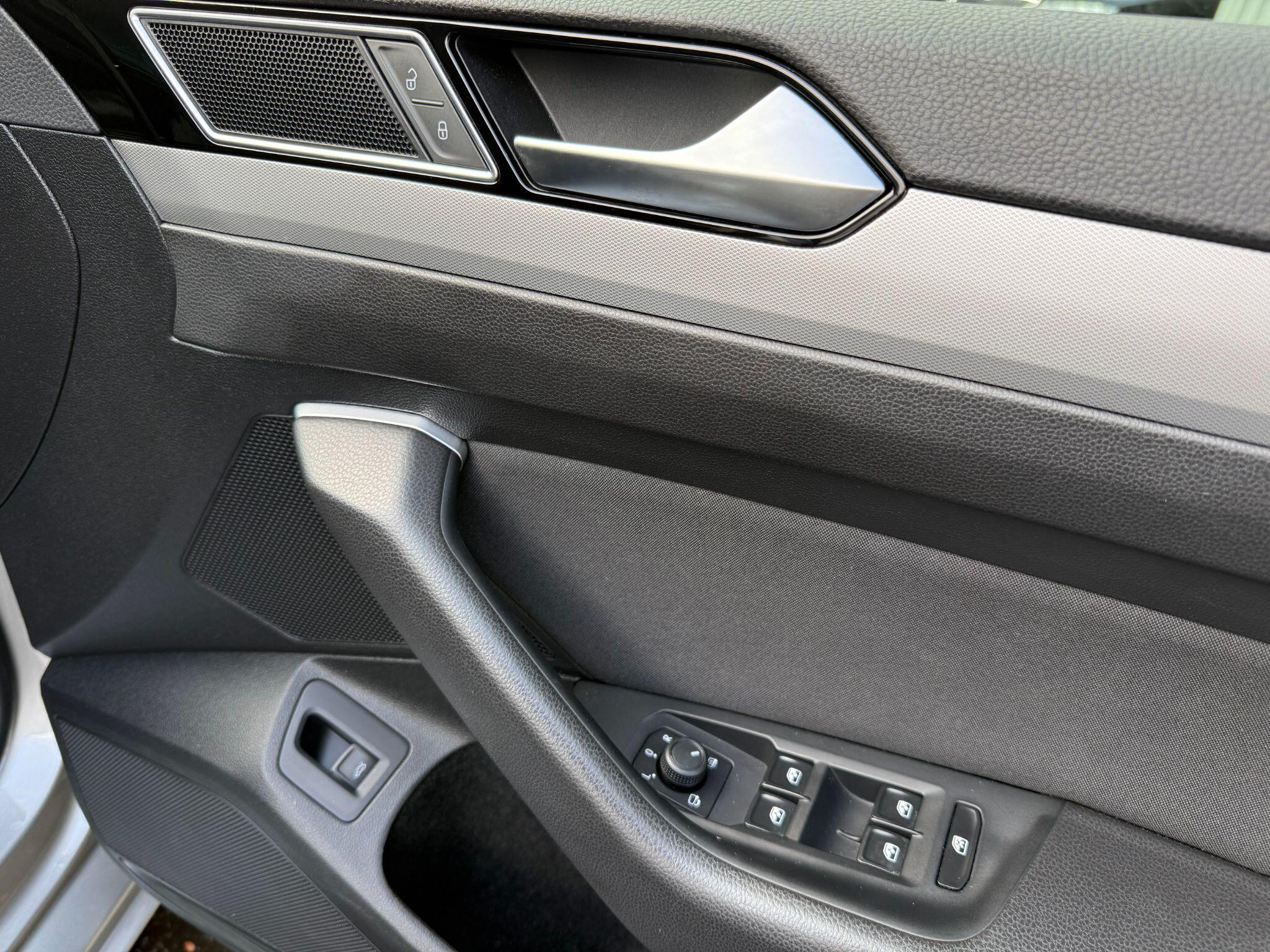 Volkswagen Passat view 35