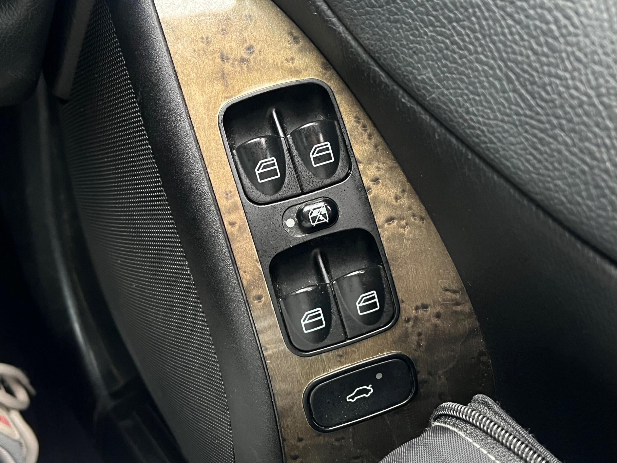 Mercedes-Benz C-Class view 47