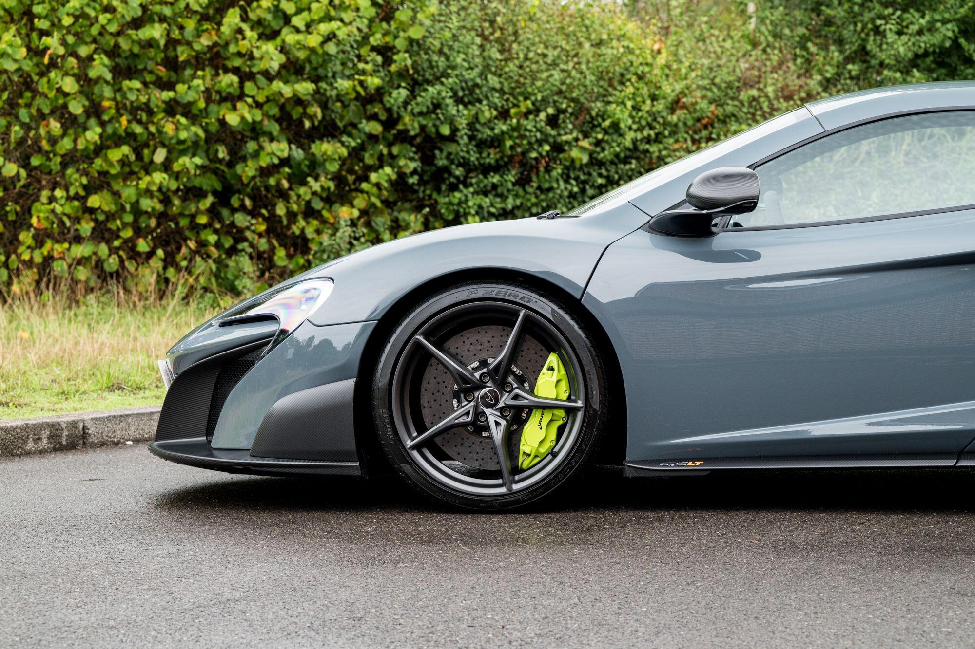 McLaren 675LT view 28
