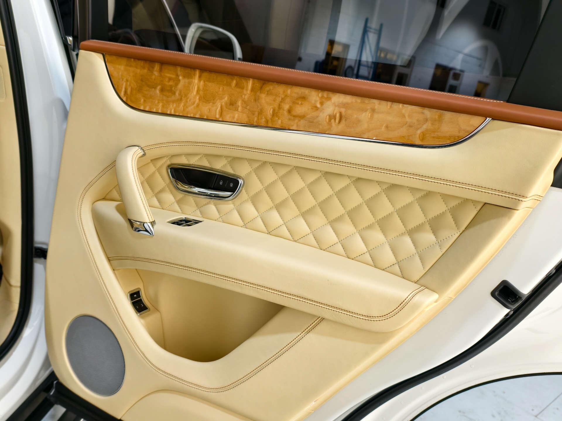 Bentley Bentayga view 36