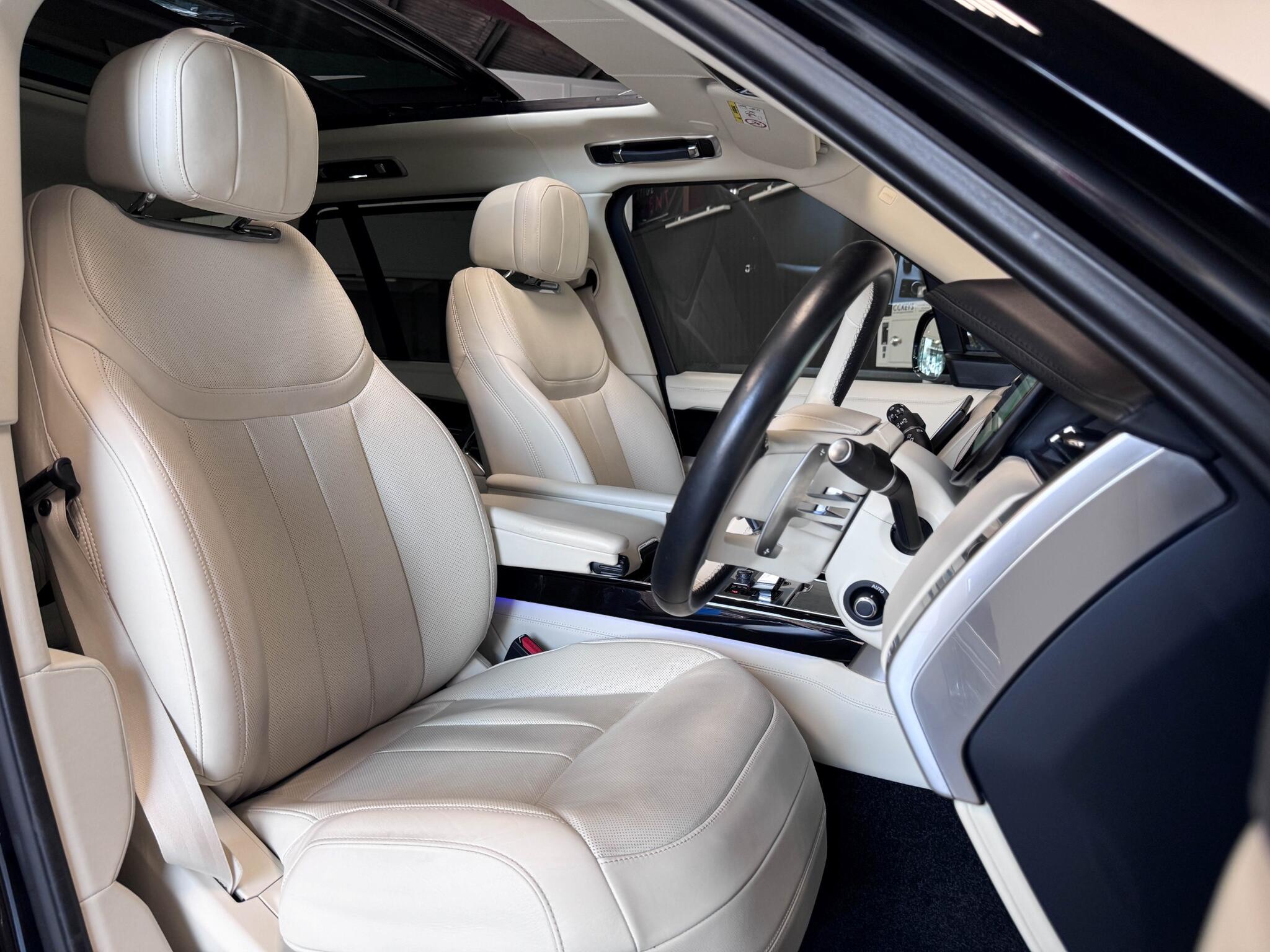 Land Rover Range Rover view 32