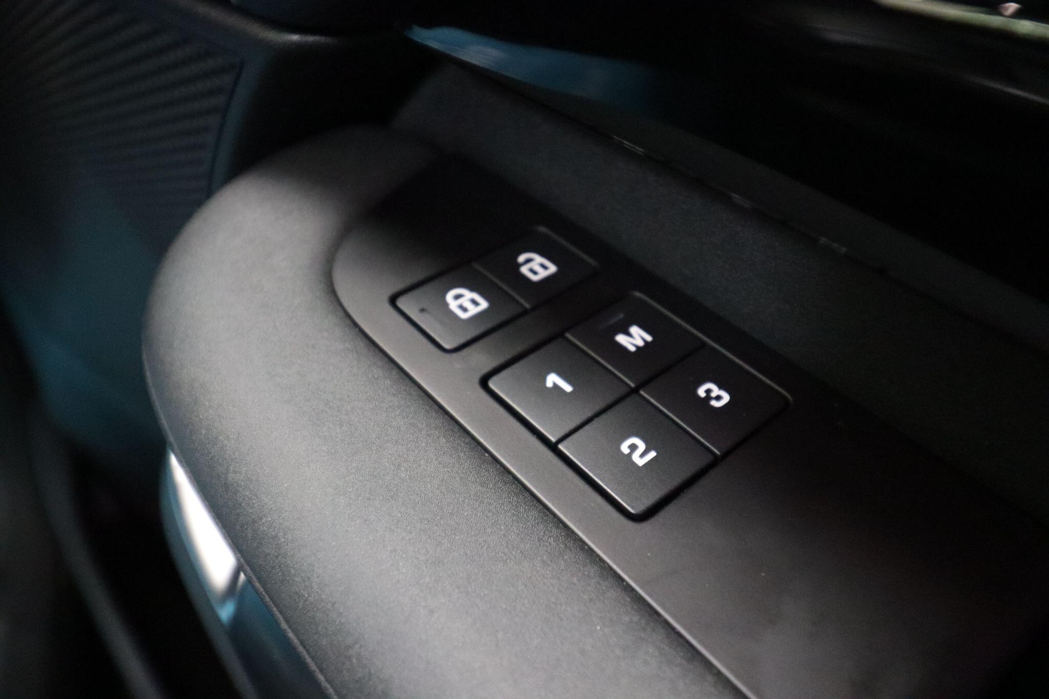 Land Rover Discovery 3 view 17