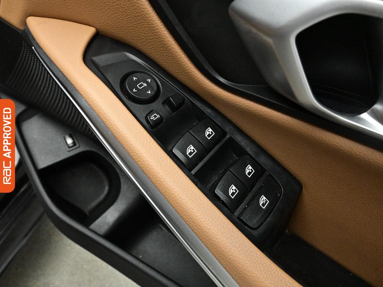 BMW 3 Series view 24