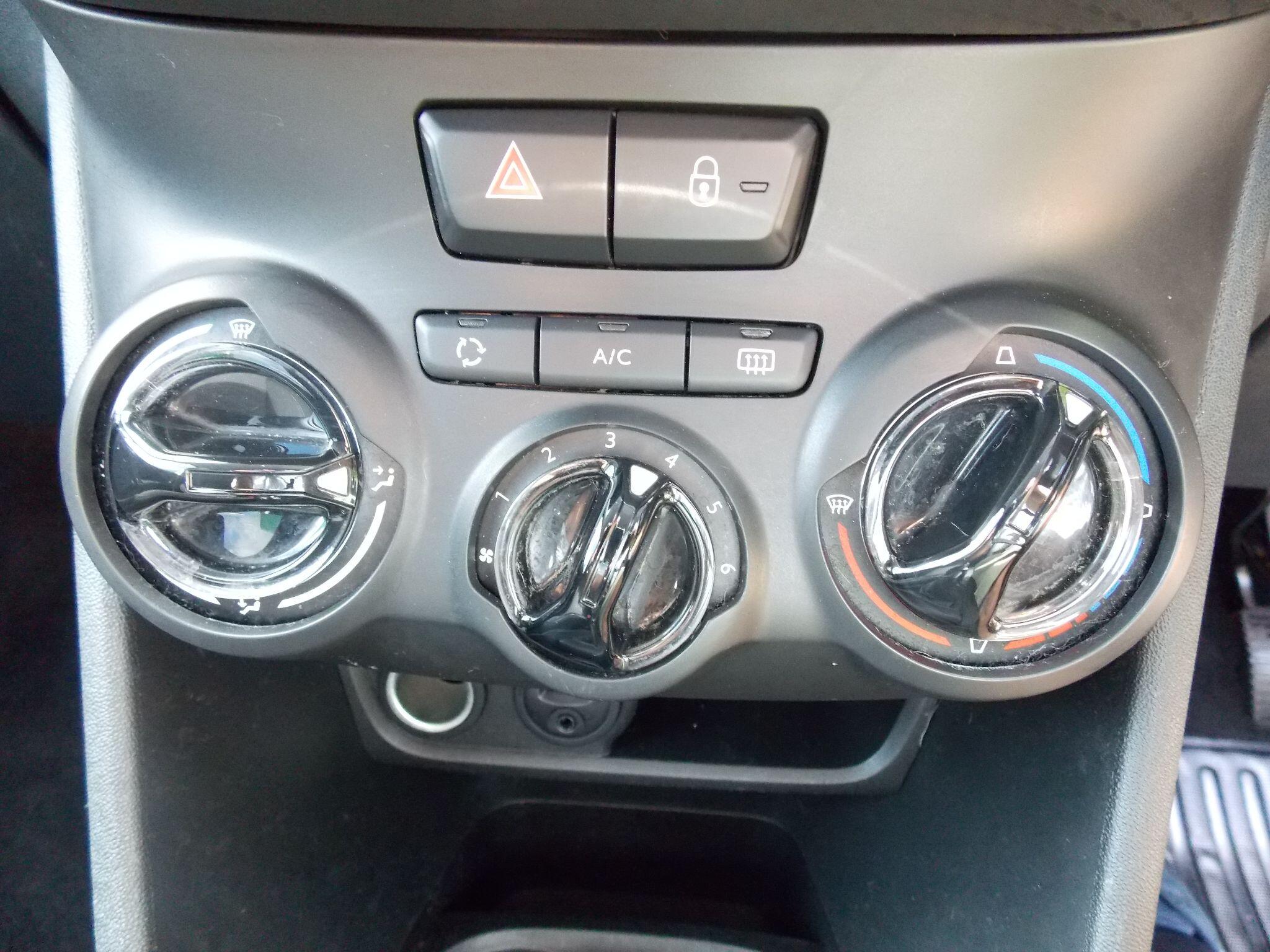 Peugeot 208 view 72