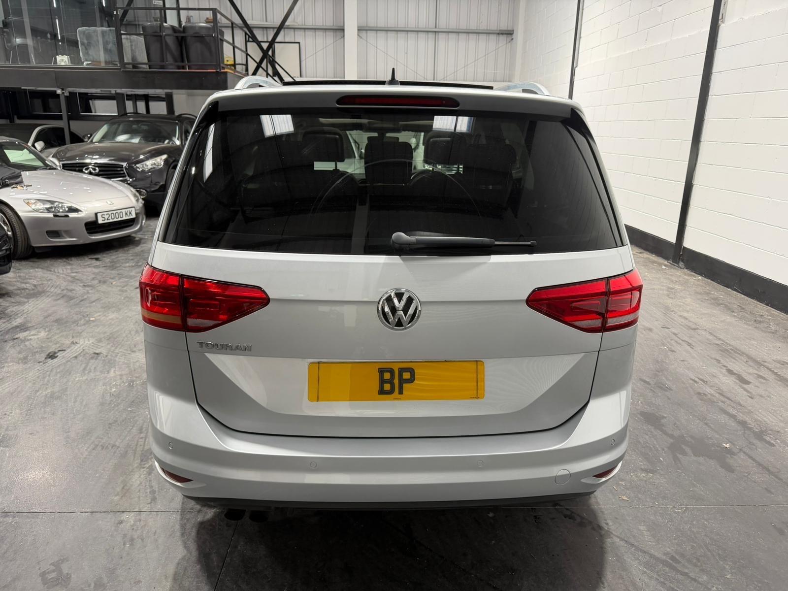 Volkswagen Touran view 10