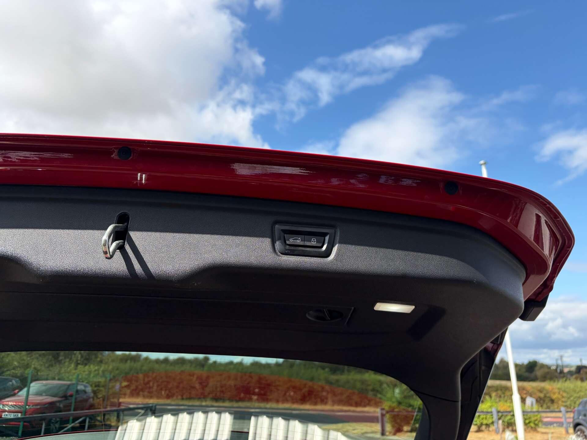 BMW 3 Series view 20