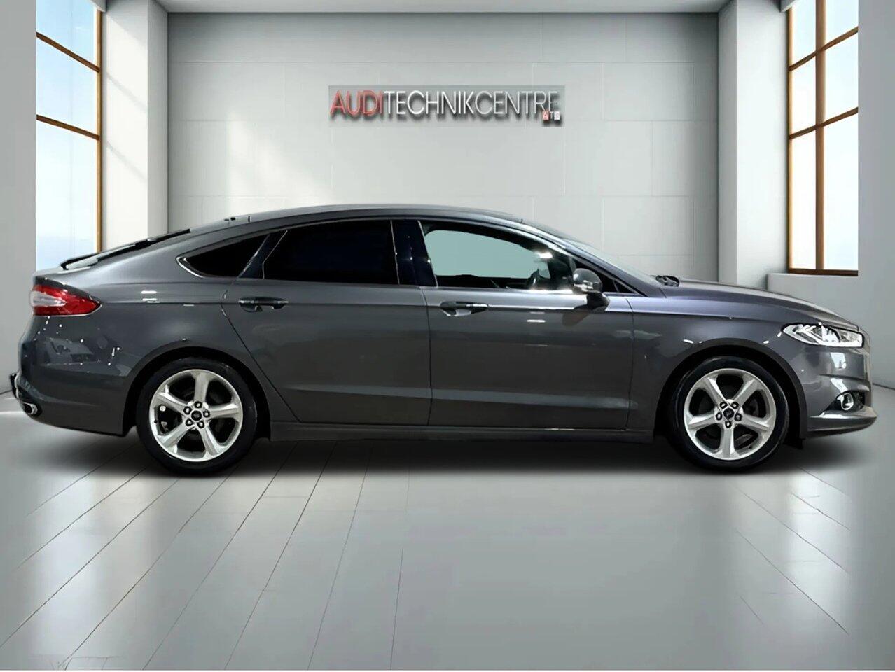 Ford Mondeo view 8