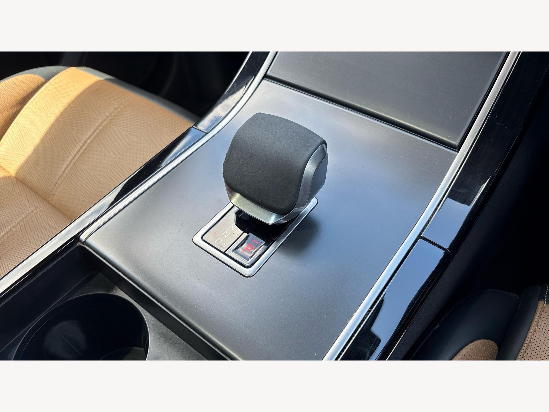 Land Rover Range Rover Velar view 16