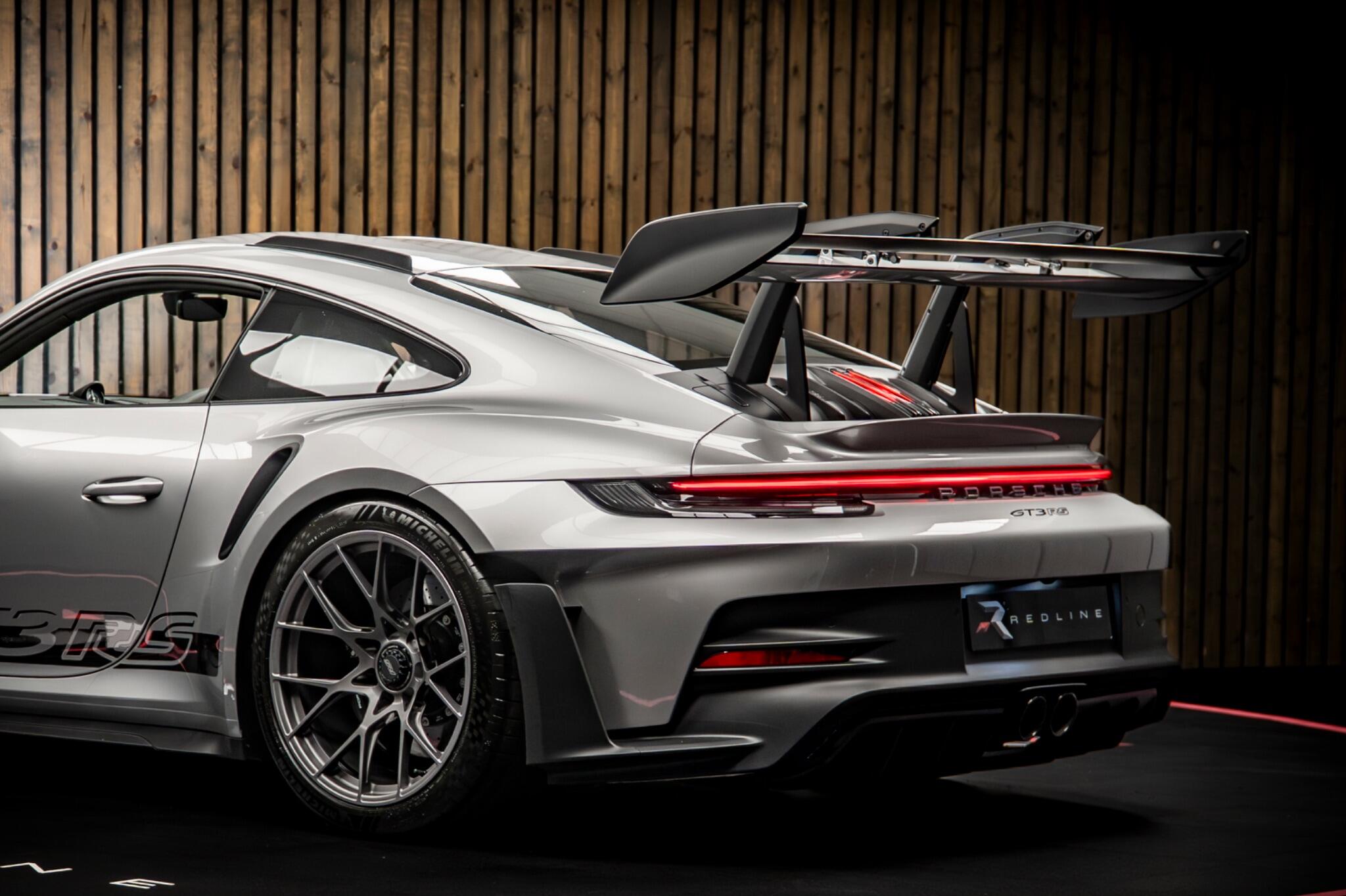 Porsche 911 view 17