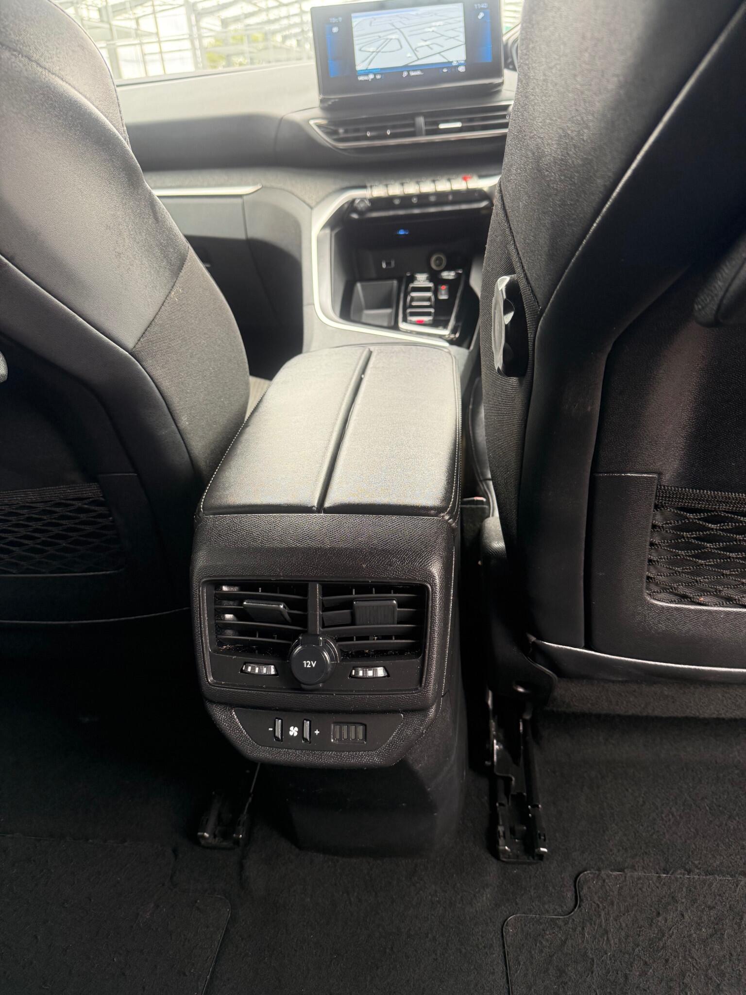 Peugeot 5008 view 14