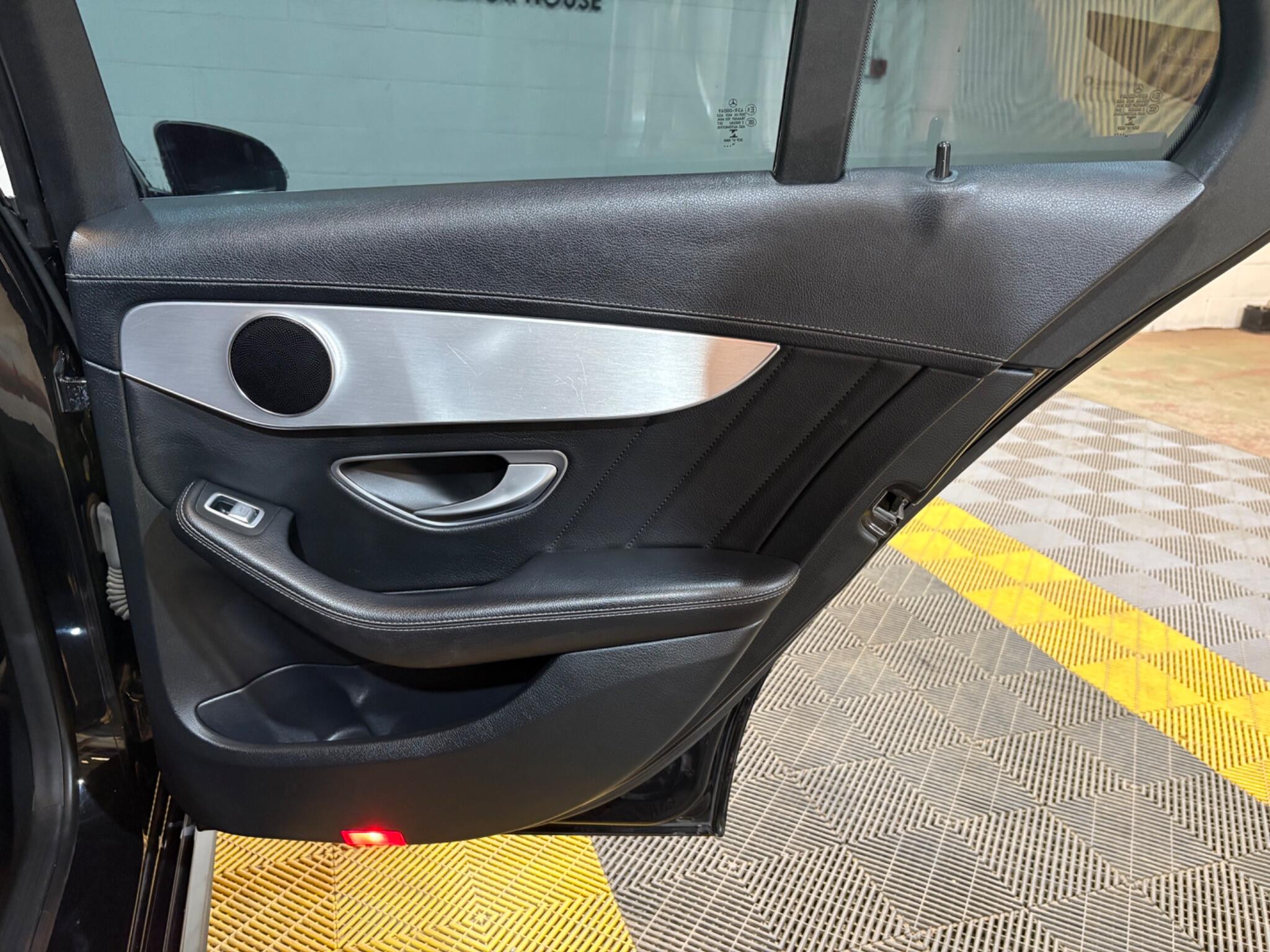 Mercedes-Benz C Class view 44