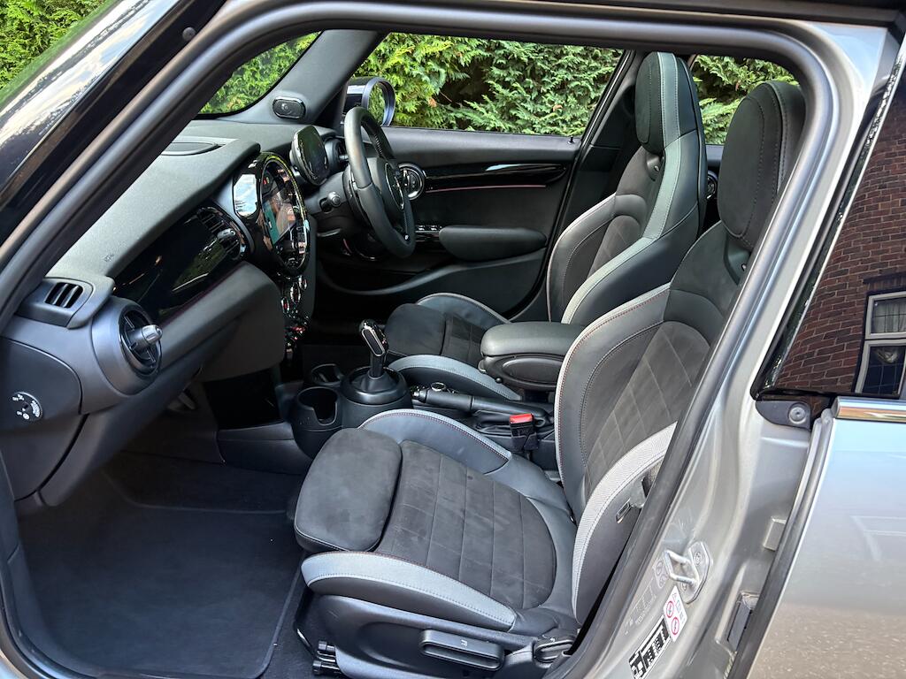 Mini Hatch view 8