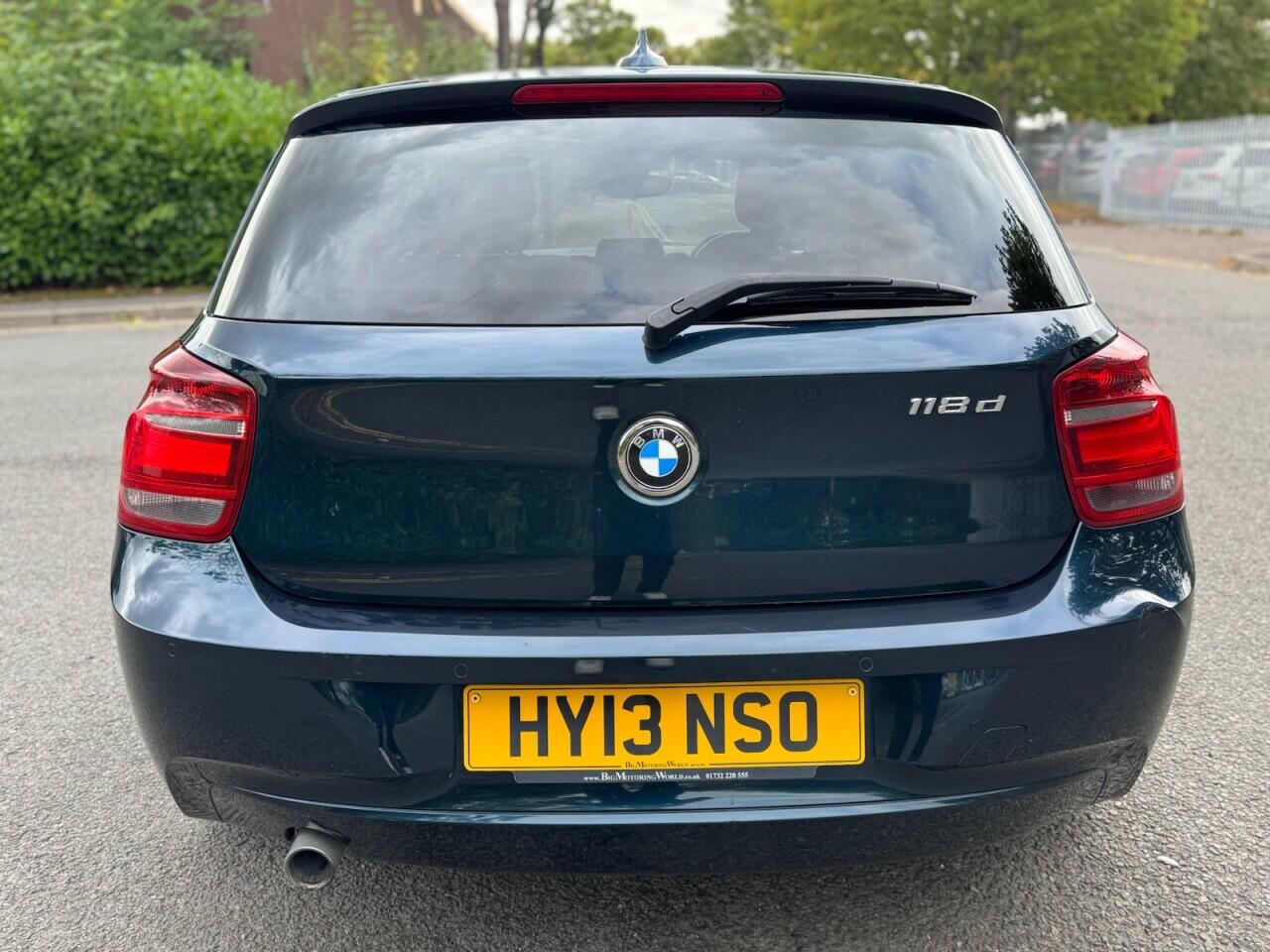 BMW 1 Series view 4