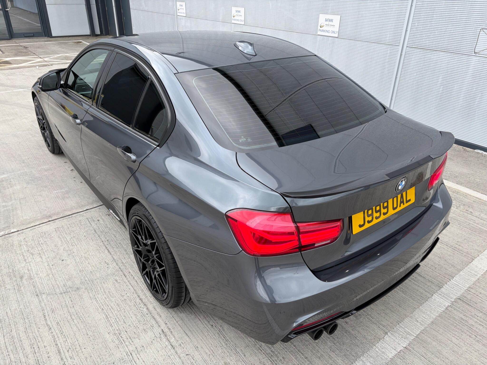 BMW 3 Series view 17