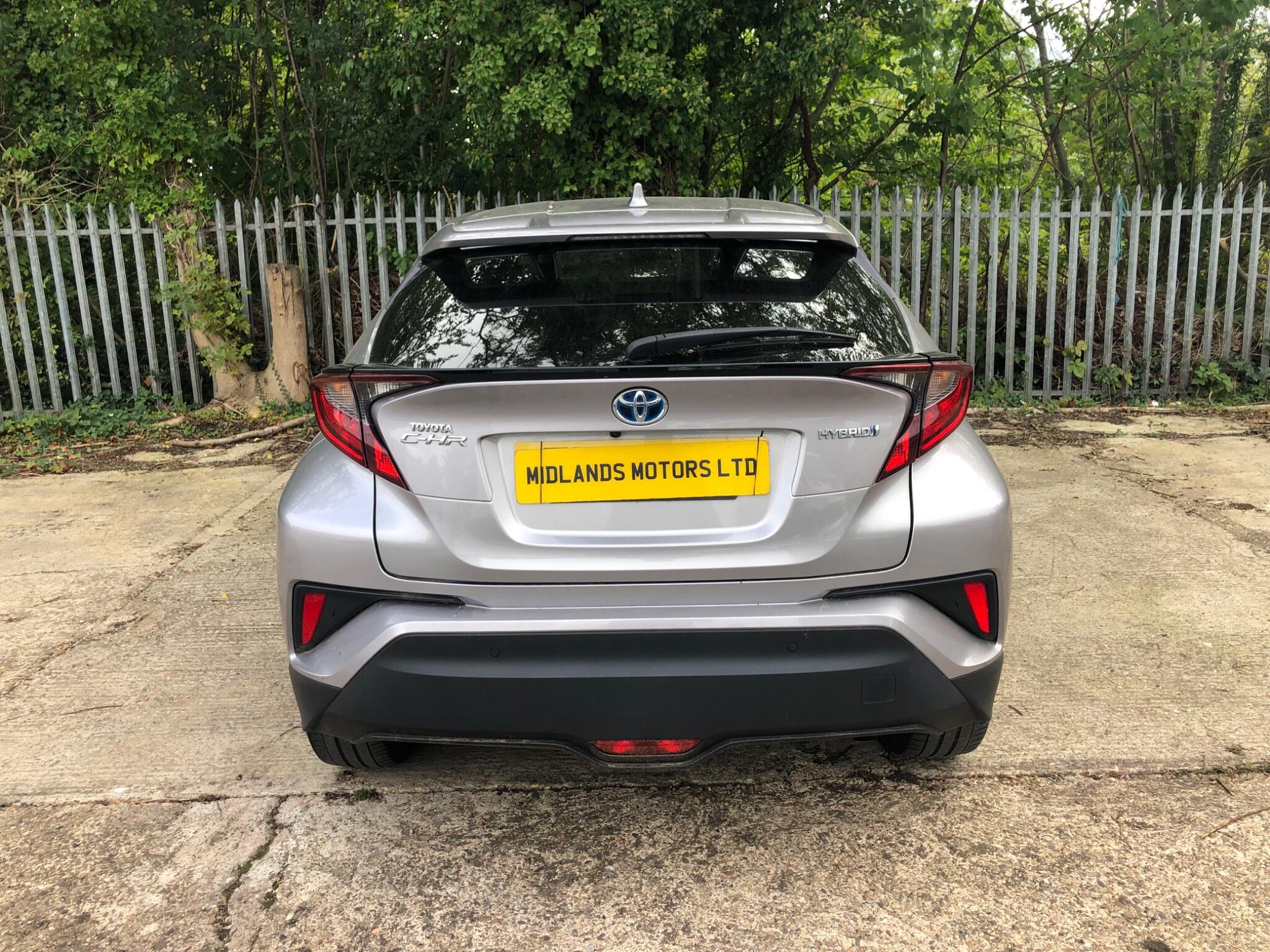 Toyota C-HR view 9