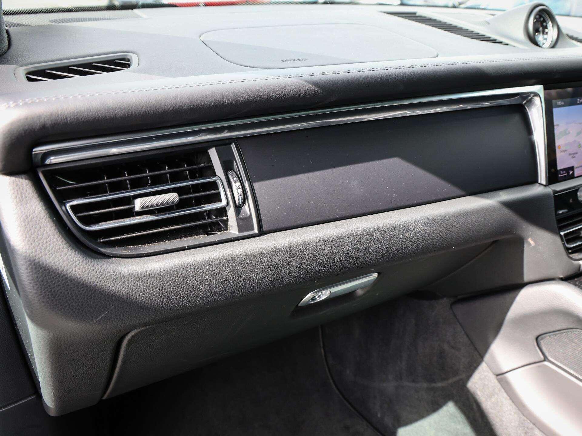 Porsche Macan view 18