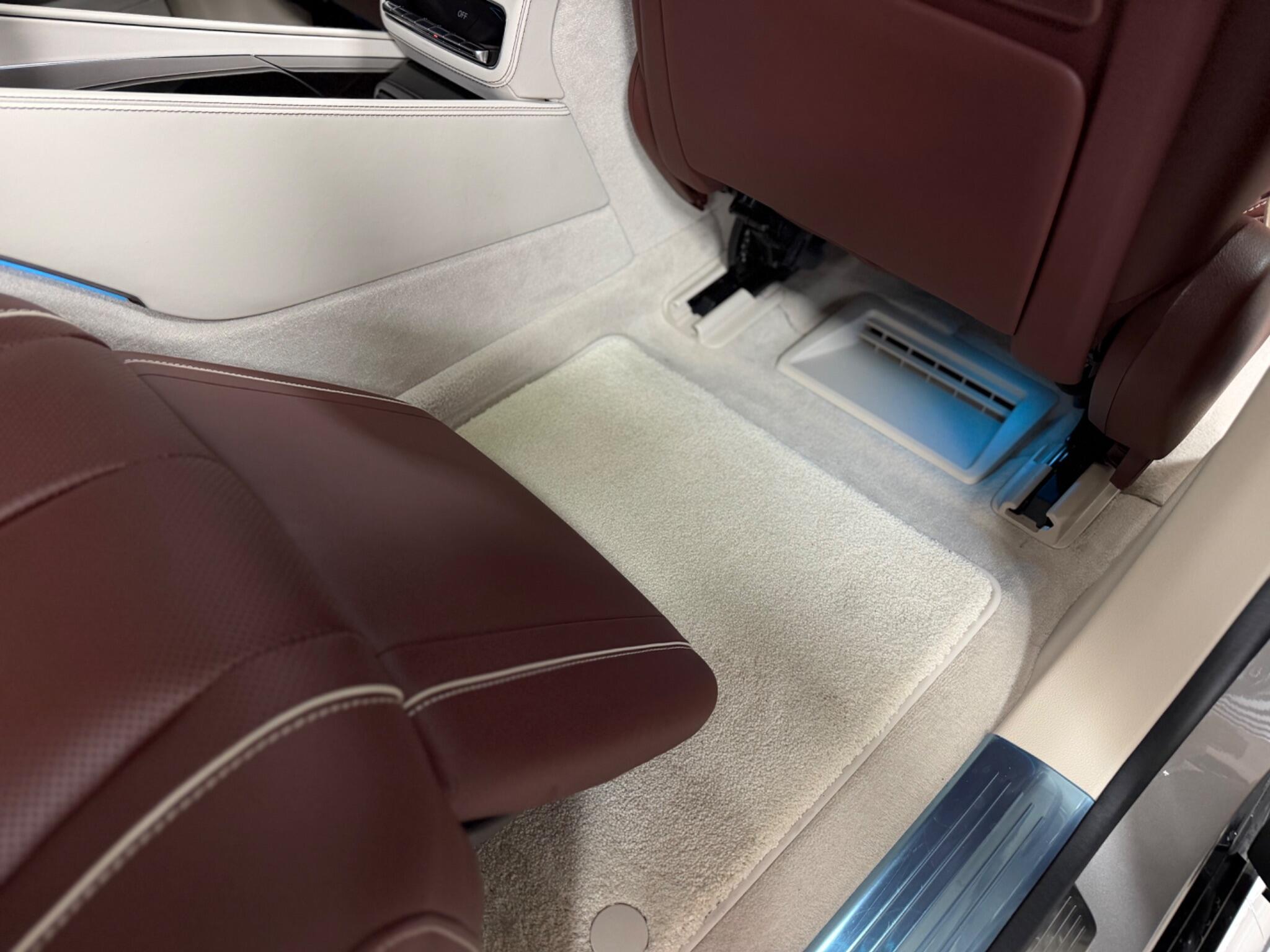 Mercedes-Benz GLS view 29
