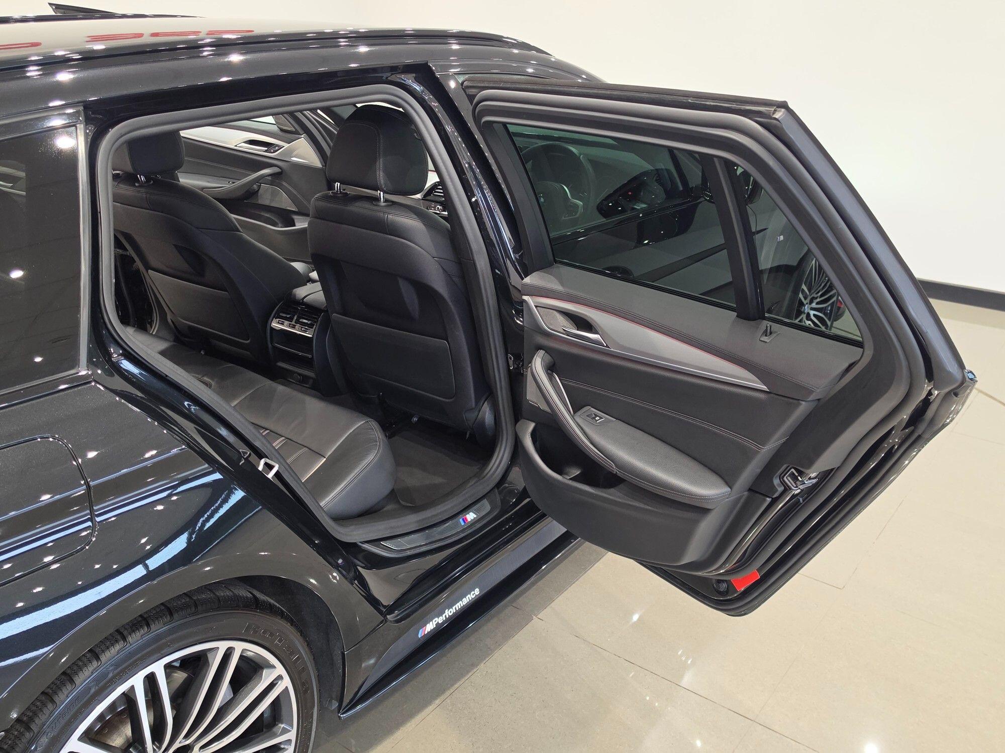 BMW 5 Series view 58