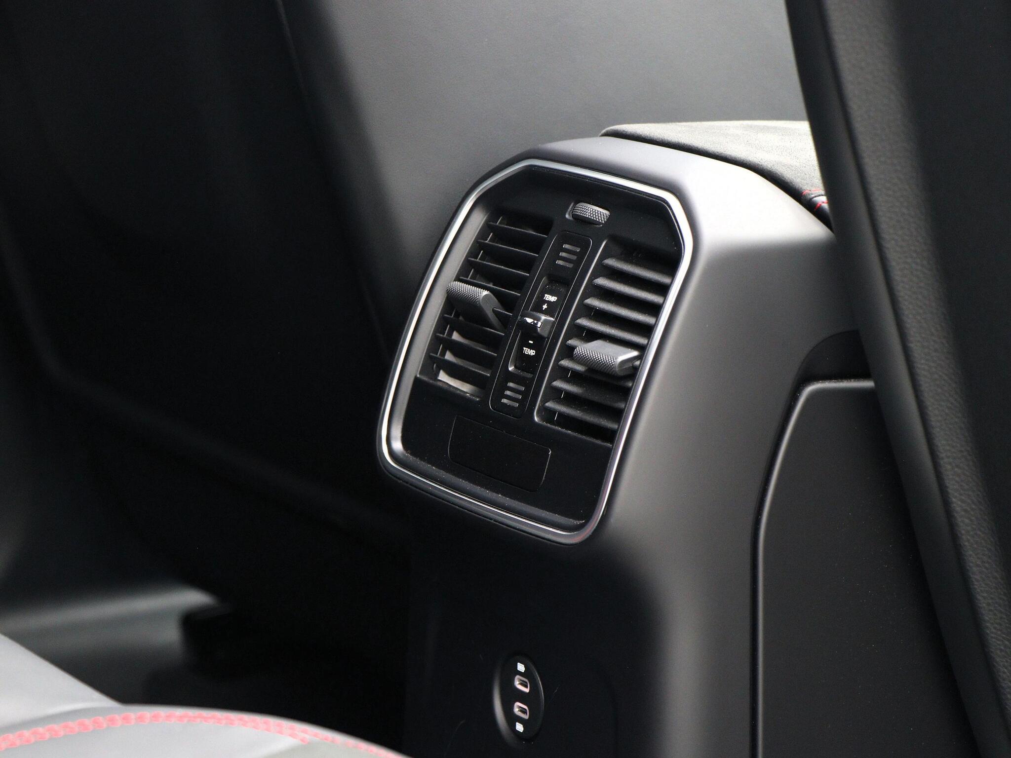 Porsche Macan view 33