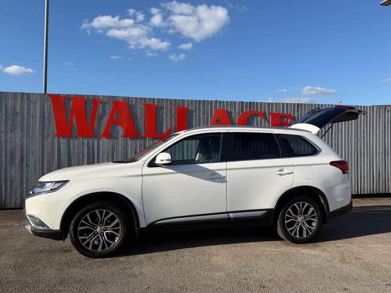 Mitsubishi Outlander view 4