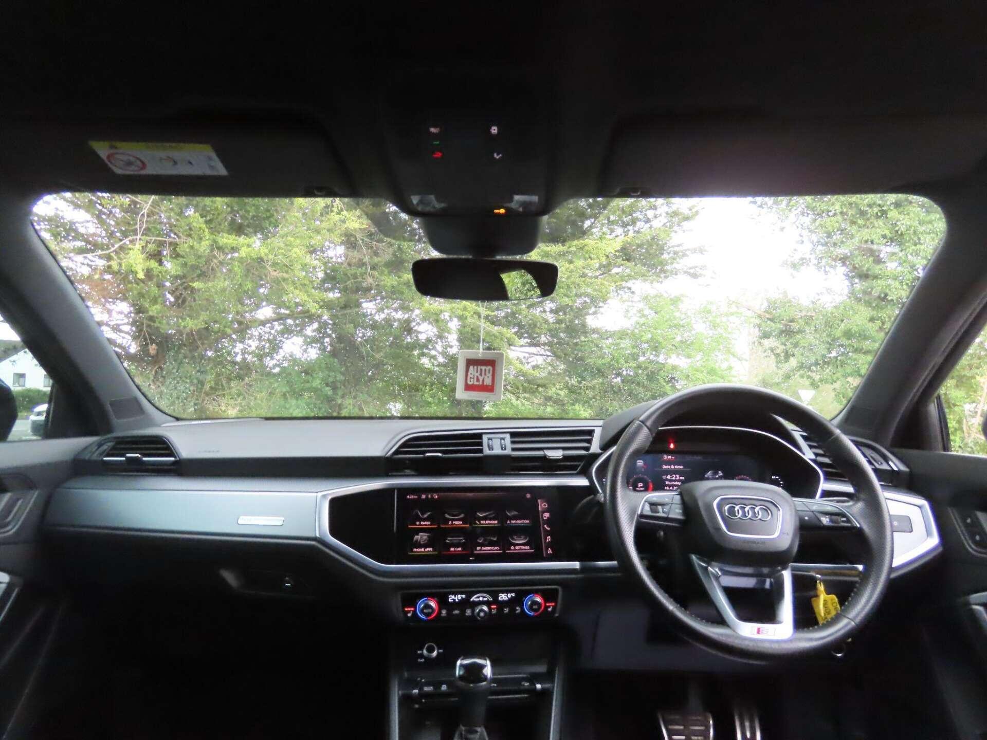 Audi Q3 view 7