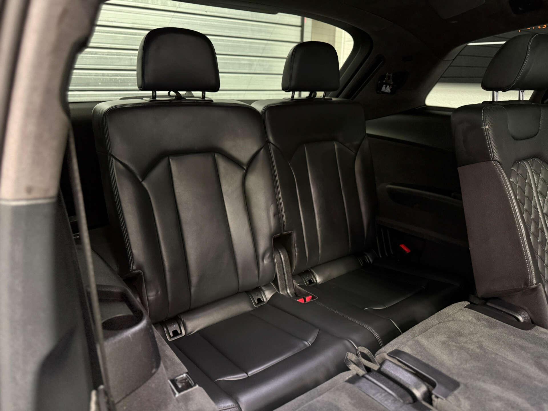 Audi SQ7 view 24