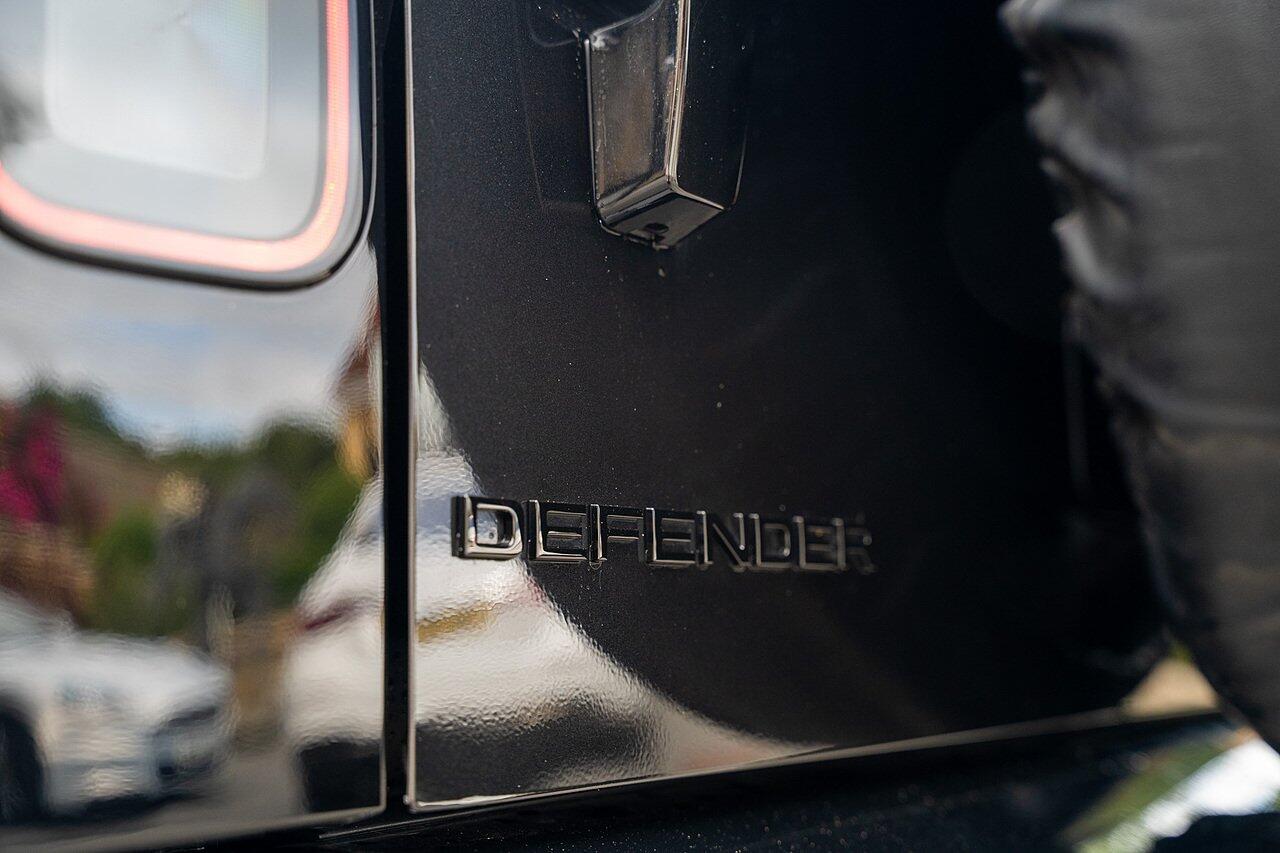 Land Rover Defender view 94