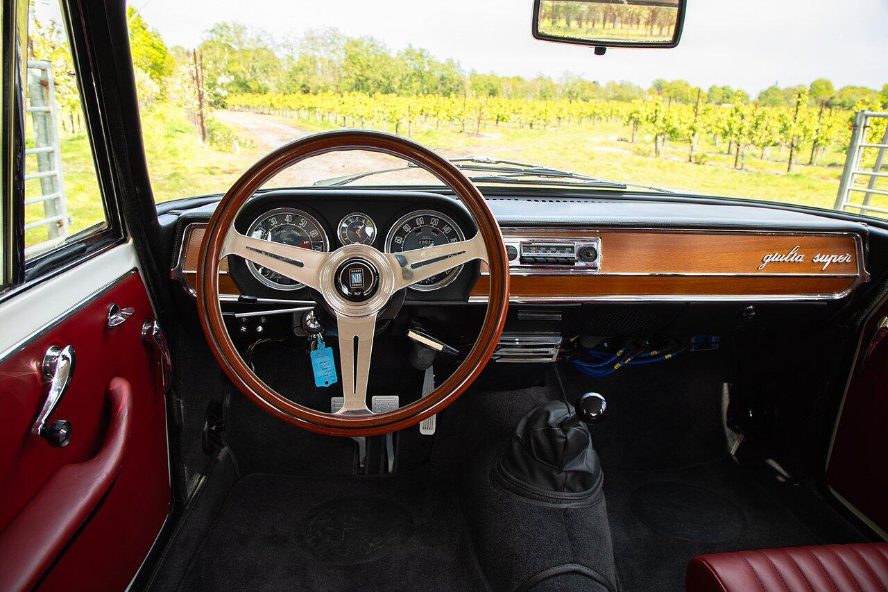 Alfa Romeo Giulia view 7