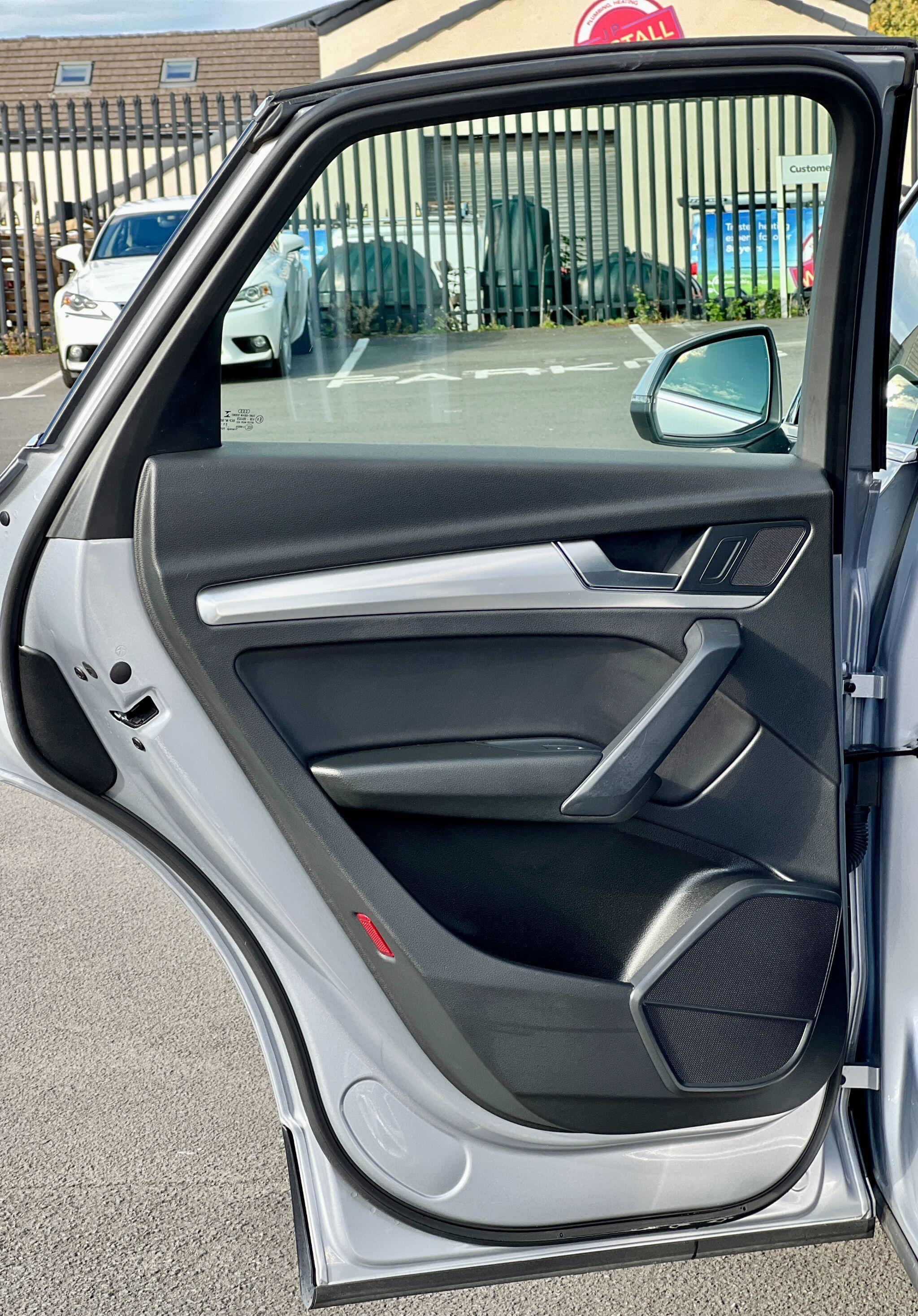 Audi Q5 view 25